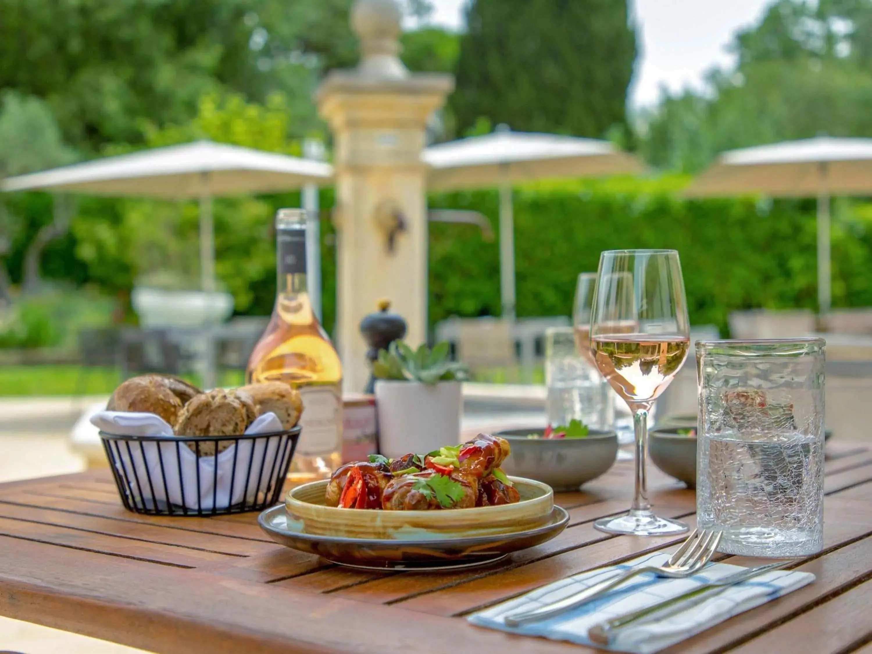 Property building in Novotel Aix-en-Provence Pont de L'Arc Property building in Novotel Aix-en-Provence Pont de L'Arc