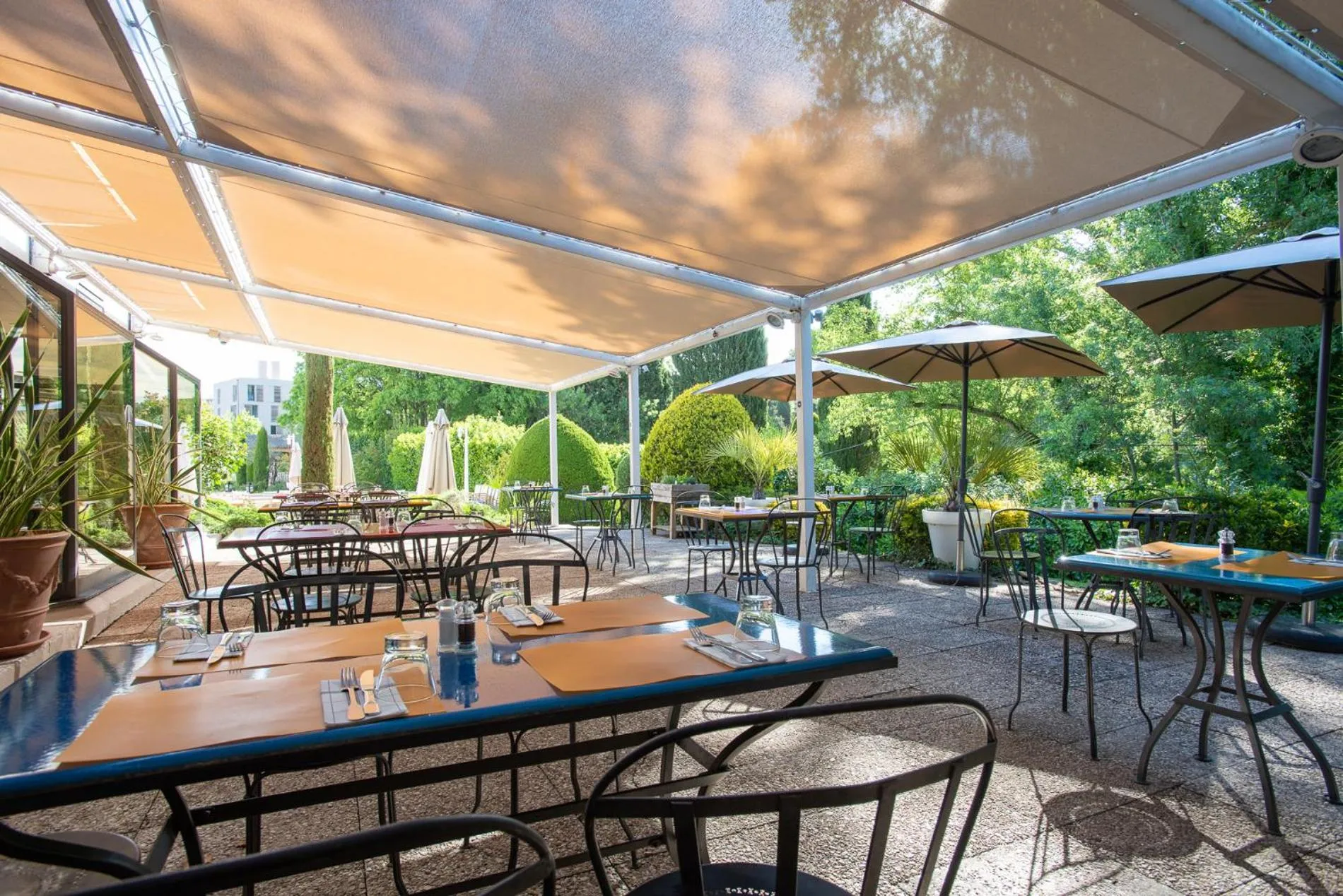 Restaurant/places to eat in Novotel Aix-en-Provence Pont de L'Arc