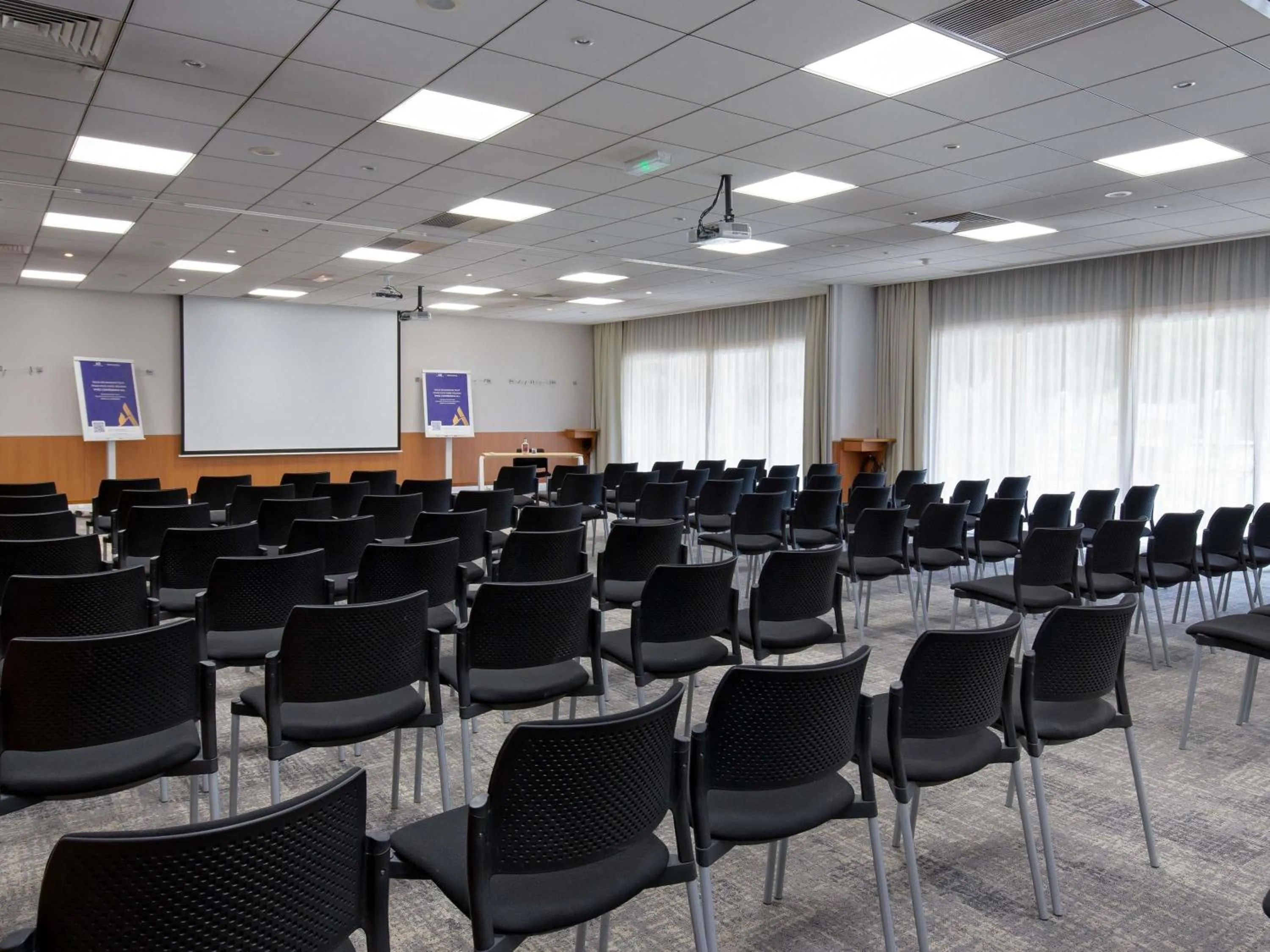 Meeting/conference room in Novotel Aix-en-Provence Pont de L'Arc