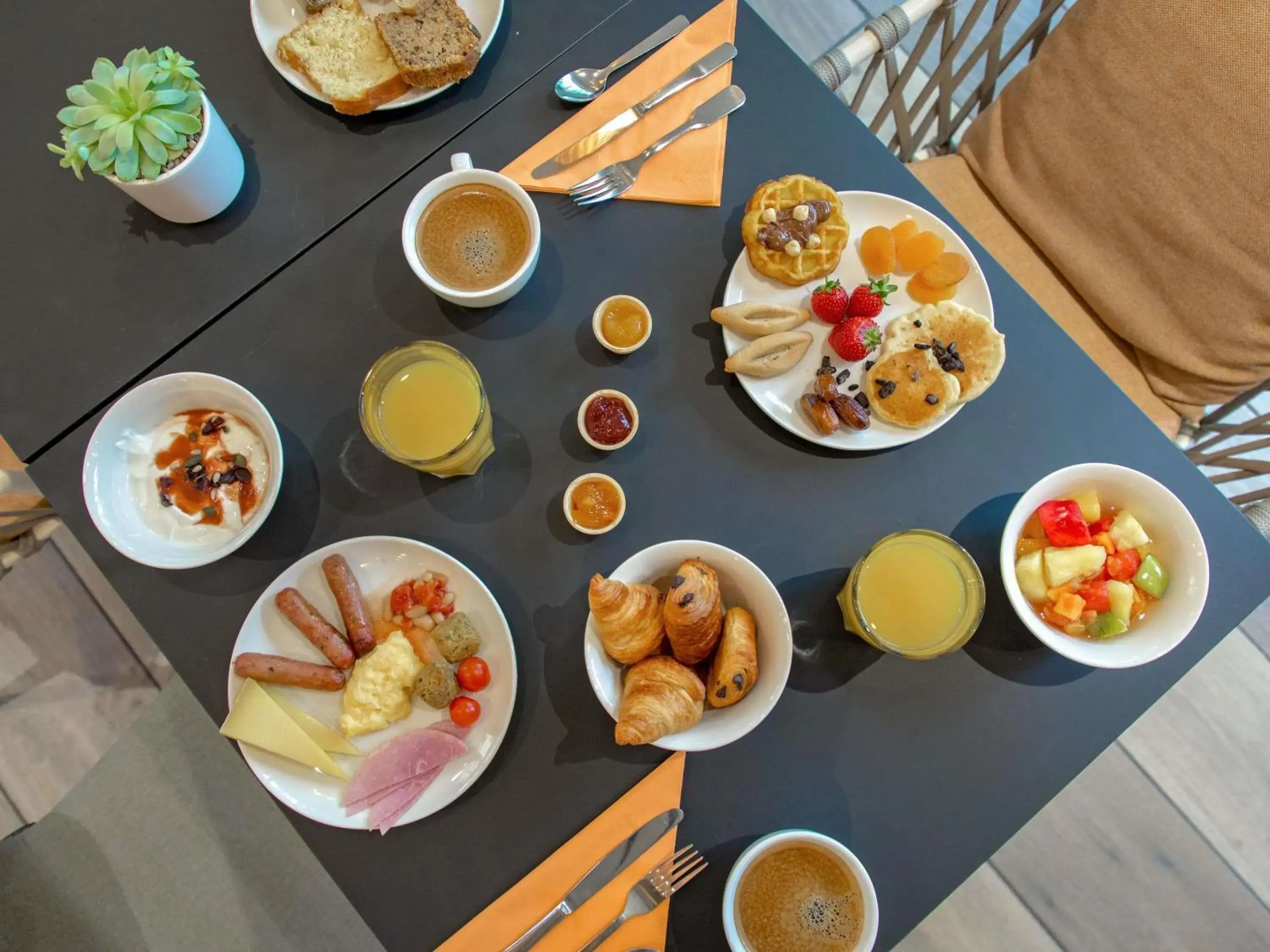 Breakfast in Novotel Aix-en-Provence Pont de L'Arc Breakfast in Novotel Aix-en-Provence Pont de L'Arc