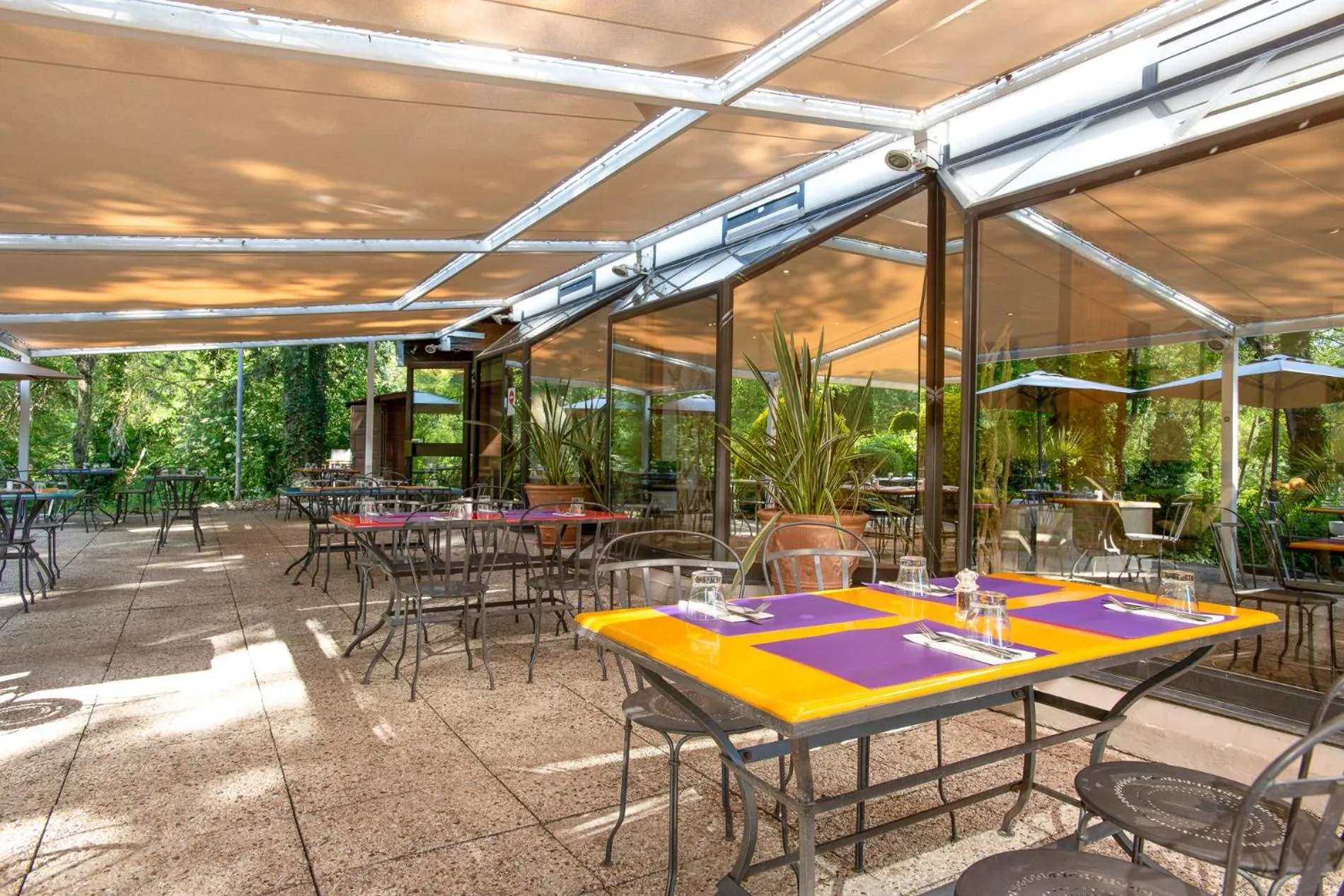 Restaurant/places to eat in Novotel Aix-en-Provence Pont de L'Arc
