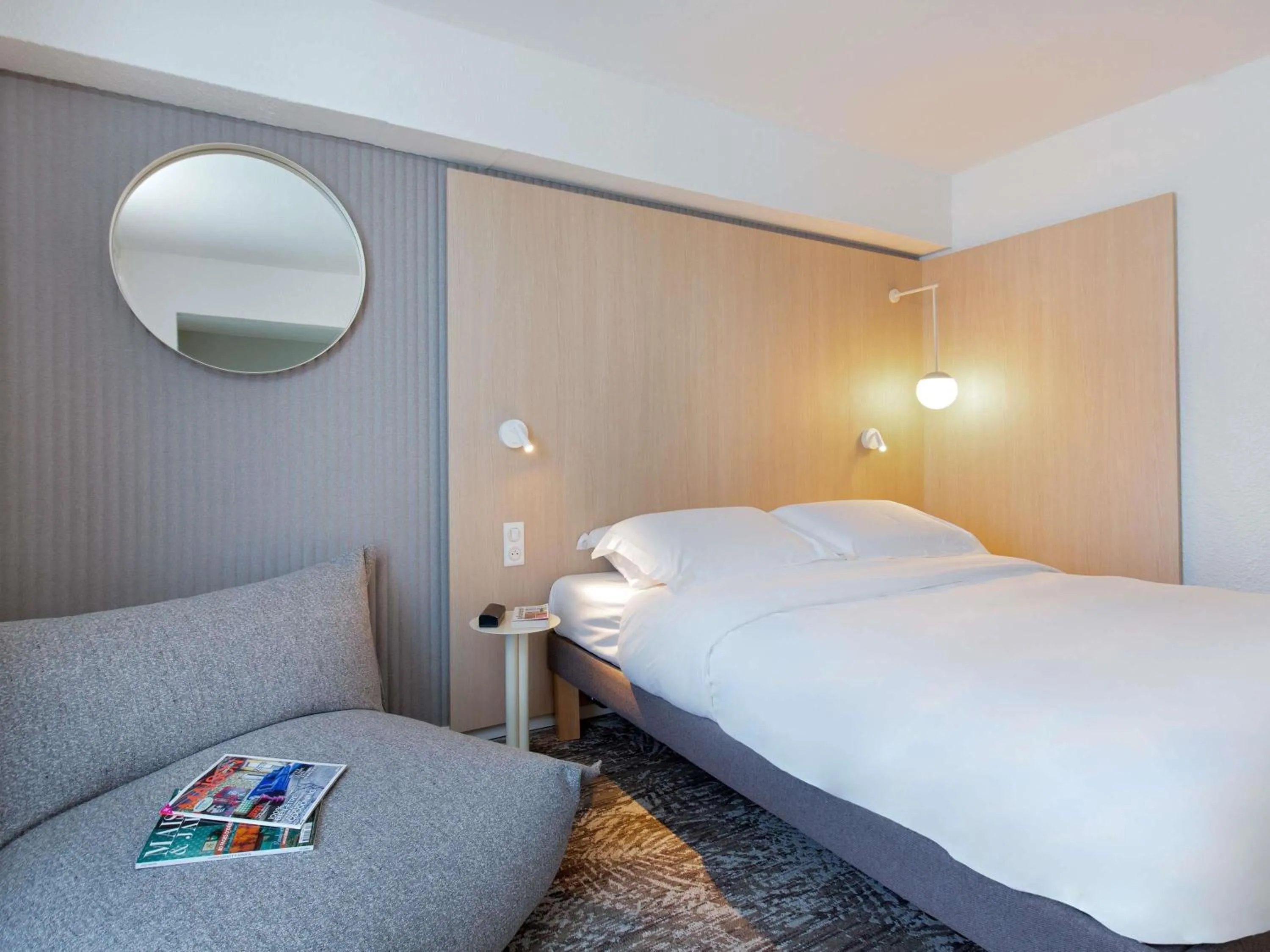 Bedroom, Bed in Novotel Aix-en-Provence Pont de L'Arc