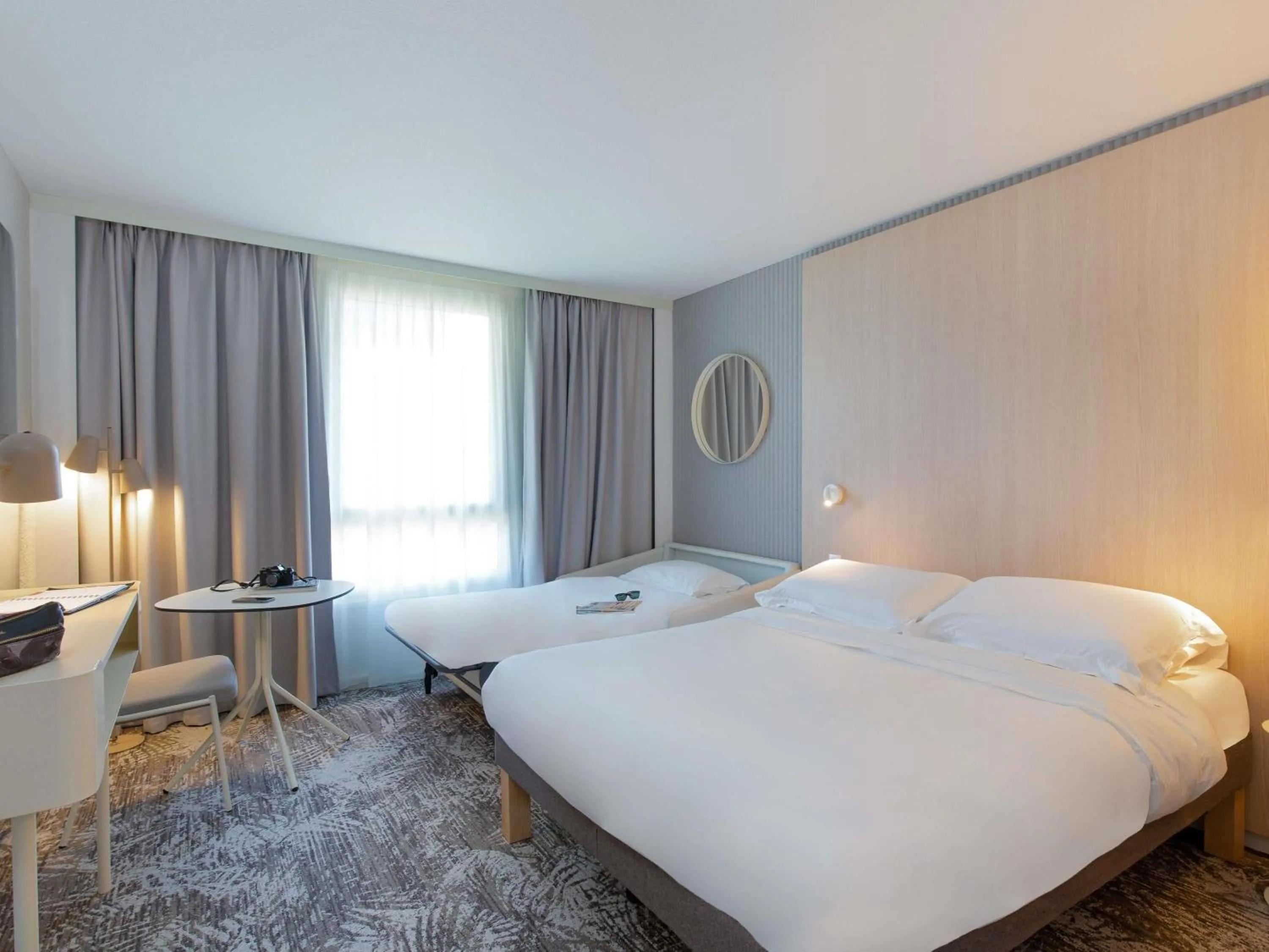 Bedroom, Bed in Novotel Aix-en-Provence Pont de L'Arc