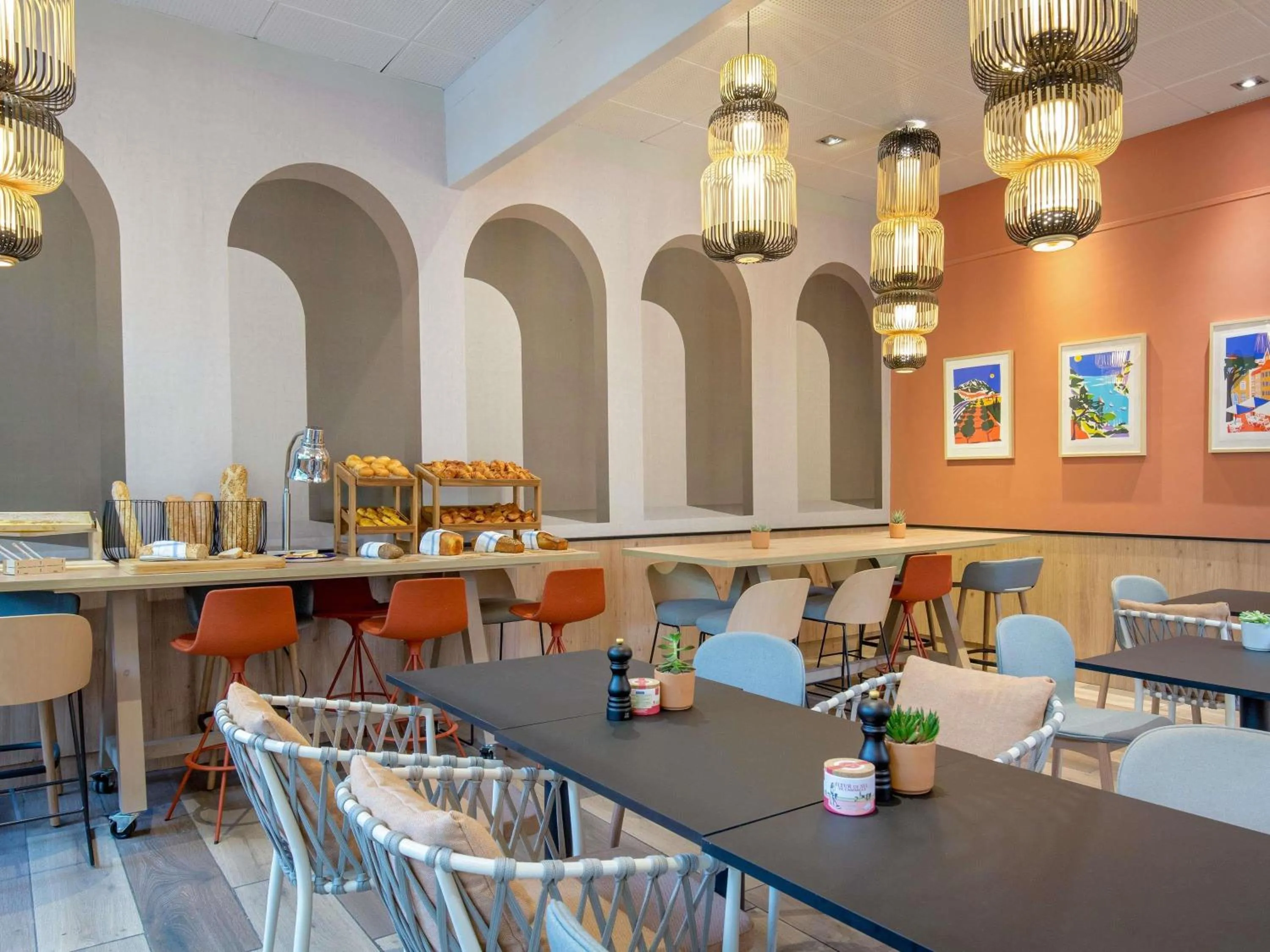 Restaurant/places to eat in Novotel Aix-en-Provence Pont de L'Arc