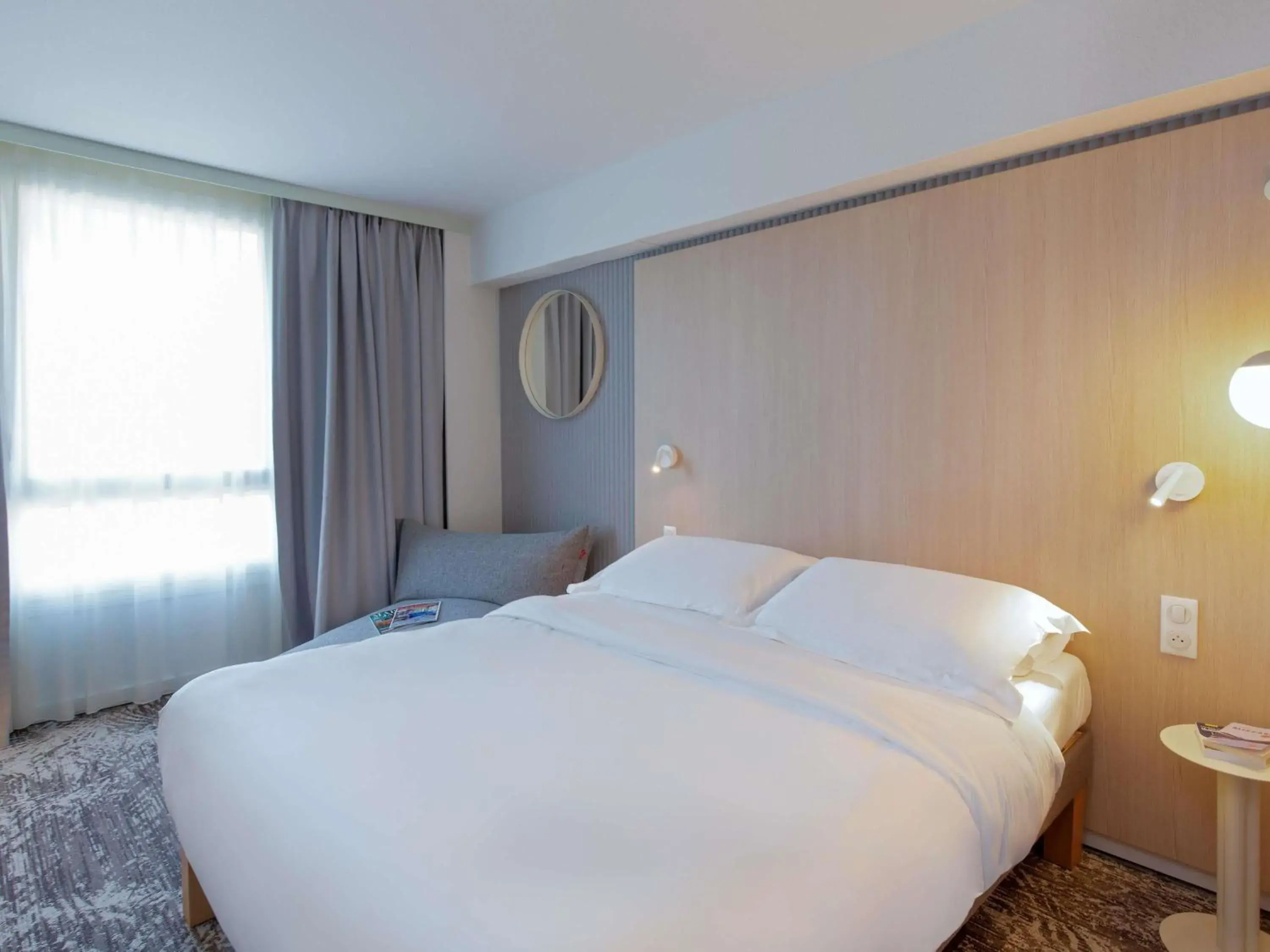 Bedroom, Bed in Novotel Aix-en-Provence Pont de L'Arc Bedroom, Bed in Novotel Aix-en-Provence Pont de L'Arc