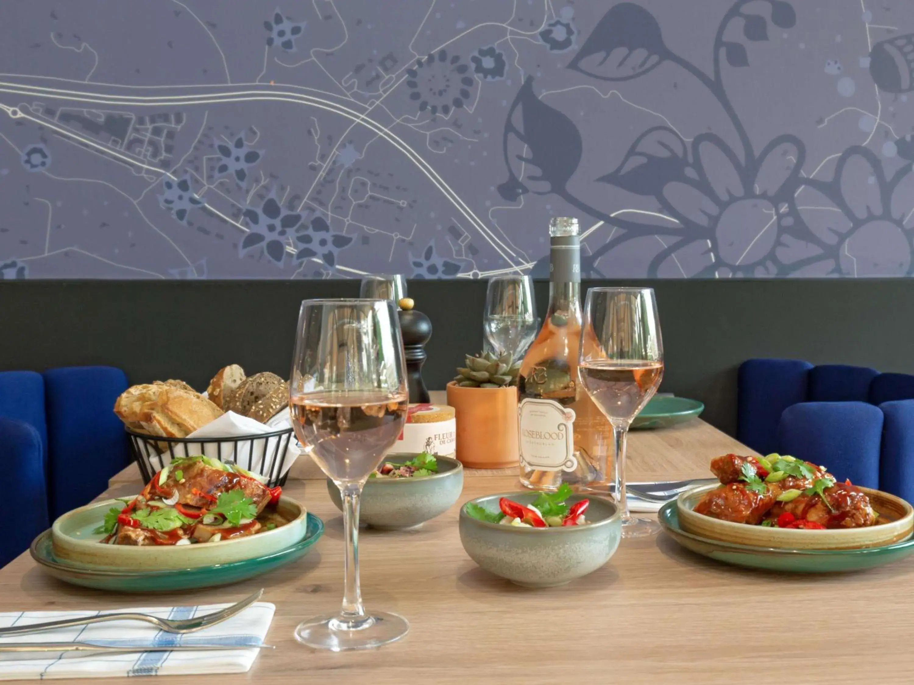 Restaurant/places to eat in Novotel Aix-en-Provence Pont de L'Arc Restaurant/places to eat in Novotel Aix-en-Provence Pont de L'Arc