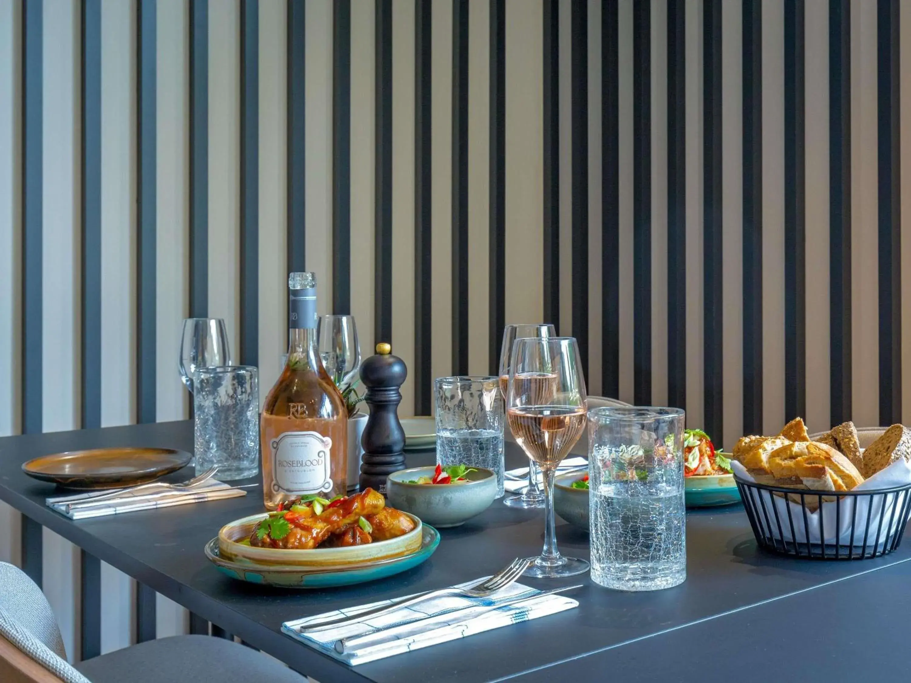 Restaurant/places to eat in Novotel Aix-en-Provence Pont de L'Arc Restaurant/places to eat in Novotel Aix-en-Provence Pont de L'Arc