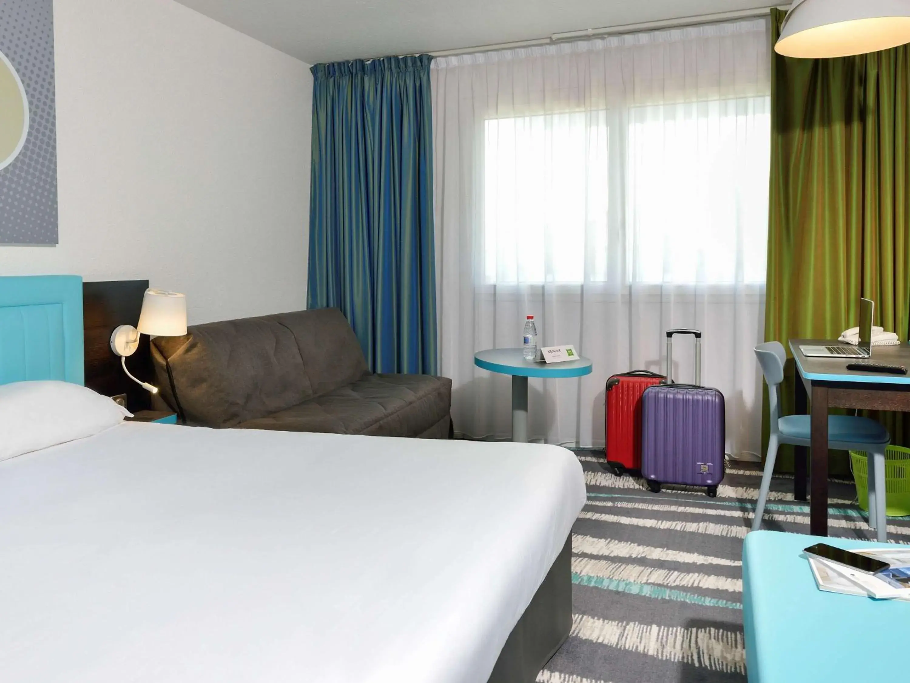 Photo of the whole room, Bed in ibis Styles Angoulême Nord - hôtel restaurant Photo of the whole room, Bed in ibis Styles Angoulême Nord - hôtel restaurant