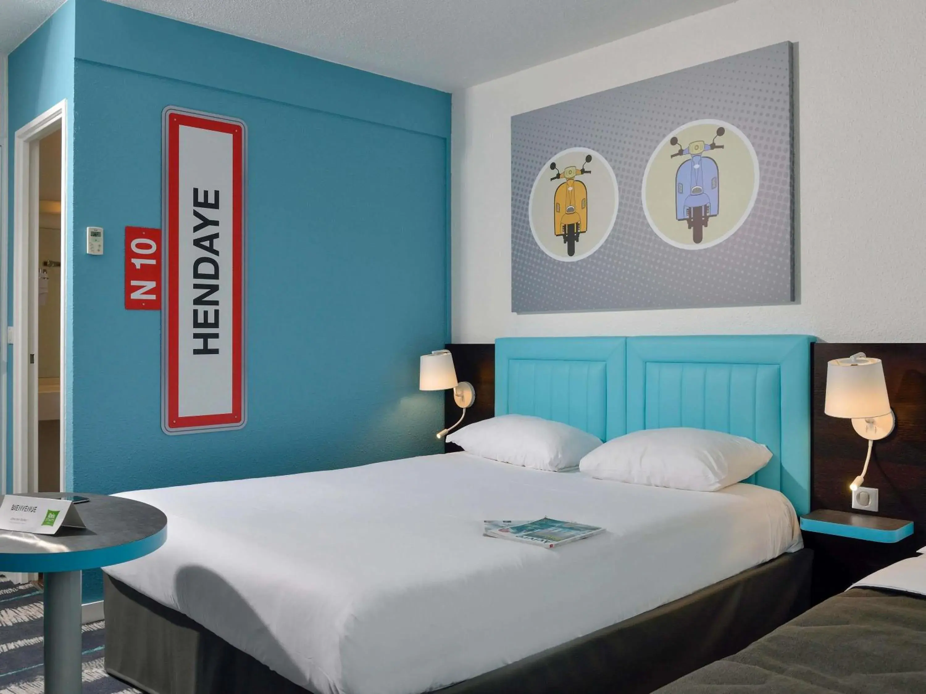 Bedroom, Bed in ibis Styles Angoulême Nord - hôtel restaurant Bedroom, Bed in ibis Styles Angoulême Nord - hôtel restaurant