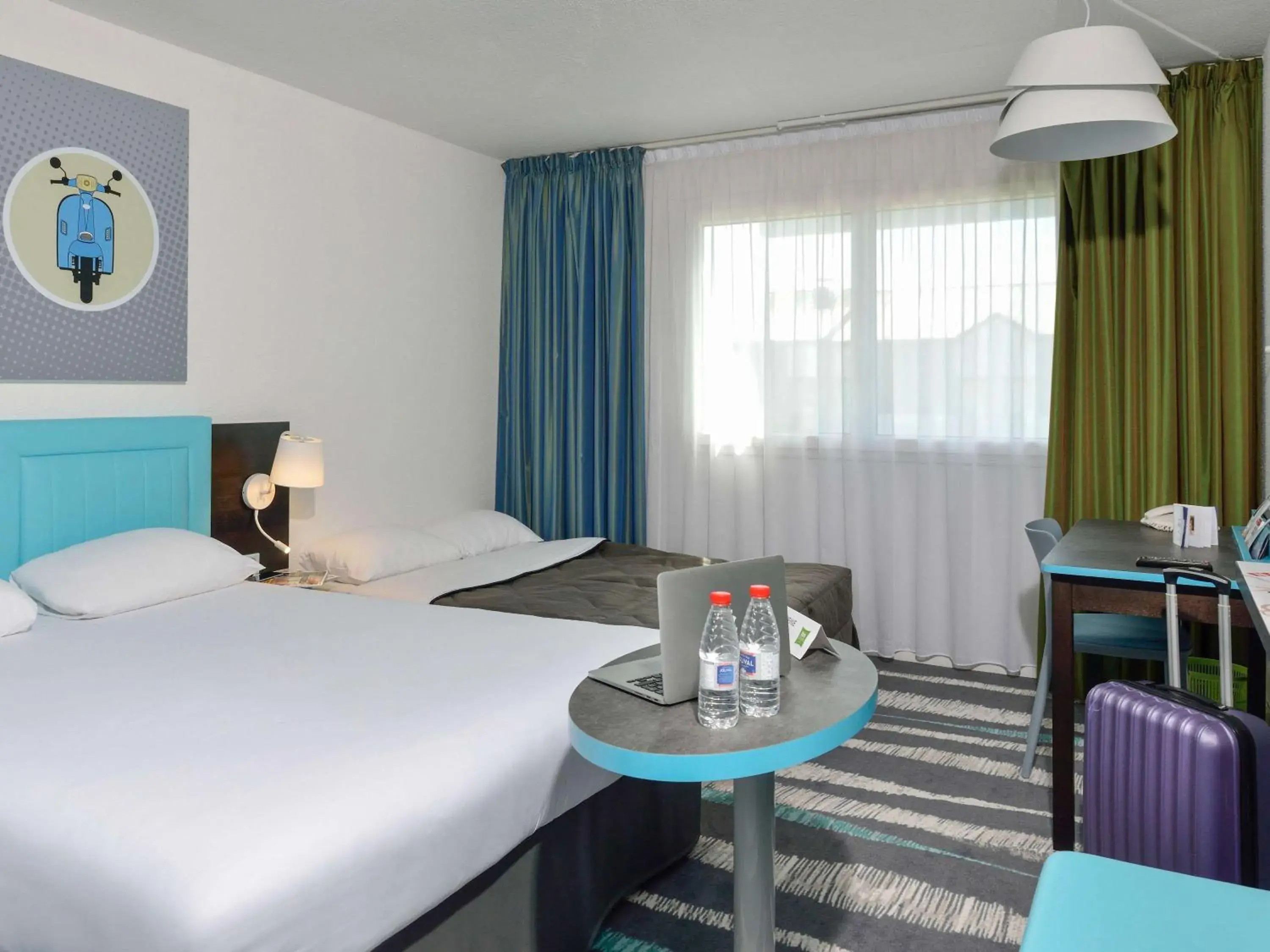 Bedroom, Bed in ibis Styles Angoulême Nord - hôtel restaurant Bedroom, Bed in ibis Styles Angoulême Nord - hôtel restaurant