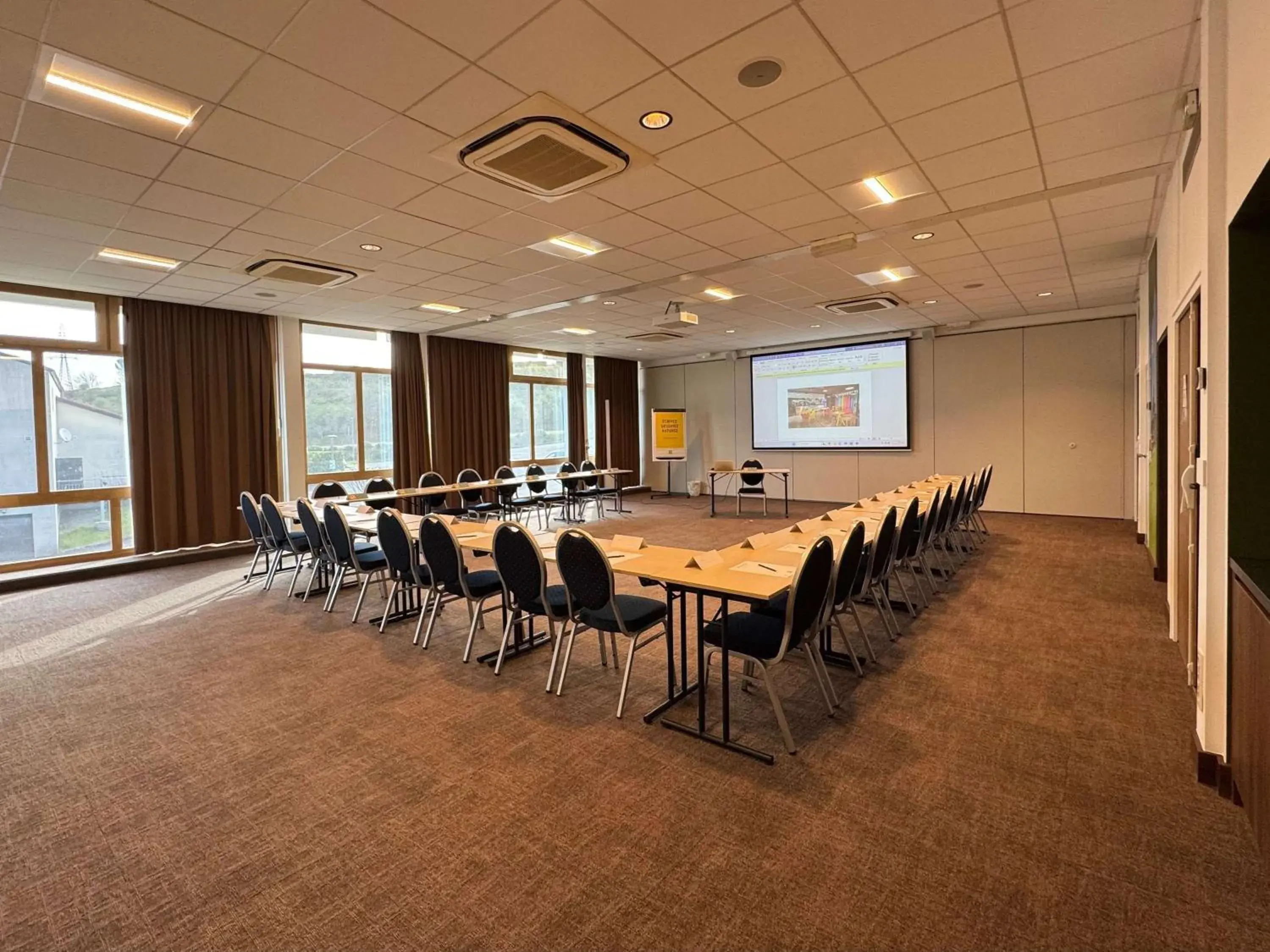 Meeting/conference room in ibis Styles Angoulême Nord - hôtel restaurant Meeting/conference room in ibis Styles Angoulême Nord - hôtel restaurant