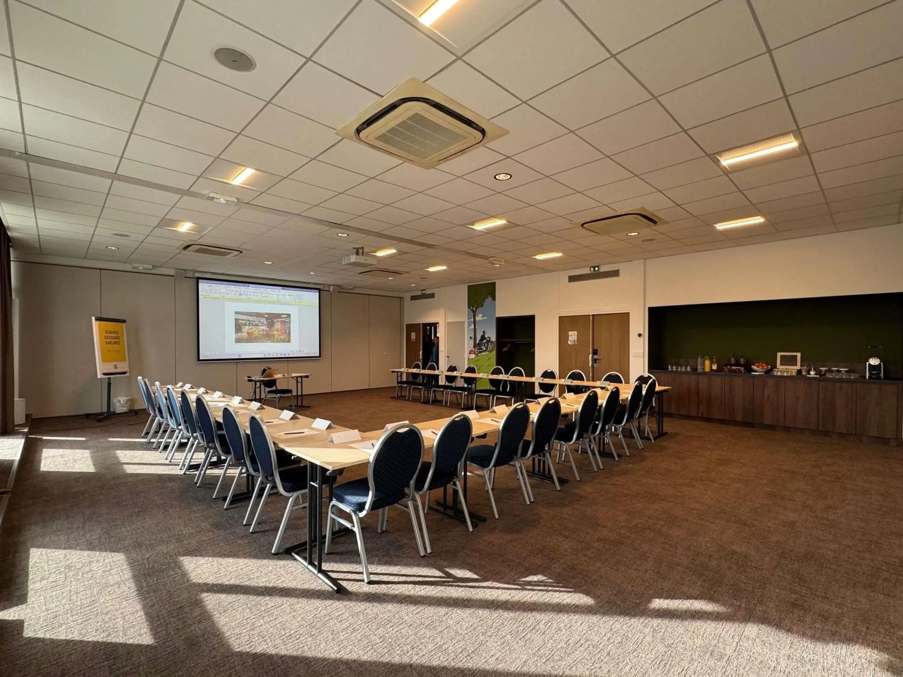 Meeting/conference room in ibis Styles Angoulême Nord - hôtel restaurant Meeting/conference room in ibis Styles Angoulême Nord - hôtel restaurant