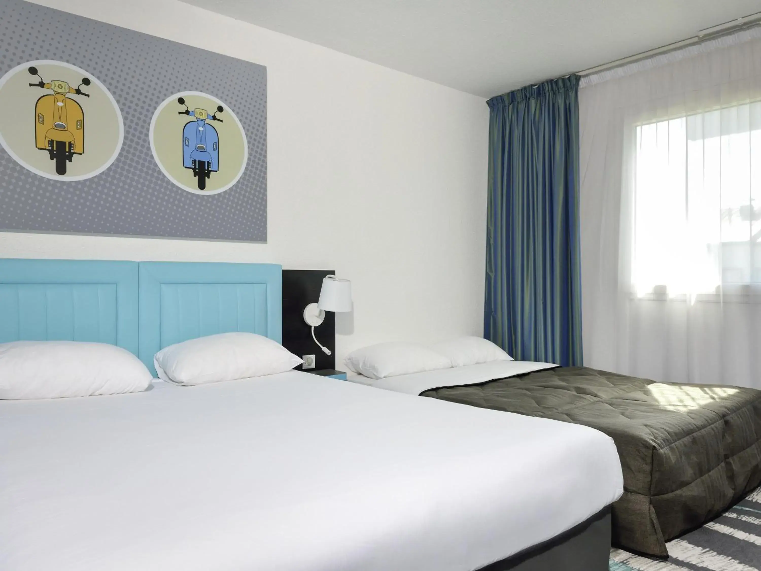 Bedroom, Bed in ibis Styles Angoulême Nord - hôtel restaurant Bedroom, Bed in ibis Styles Angoulême Nord - hôtel restaurant