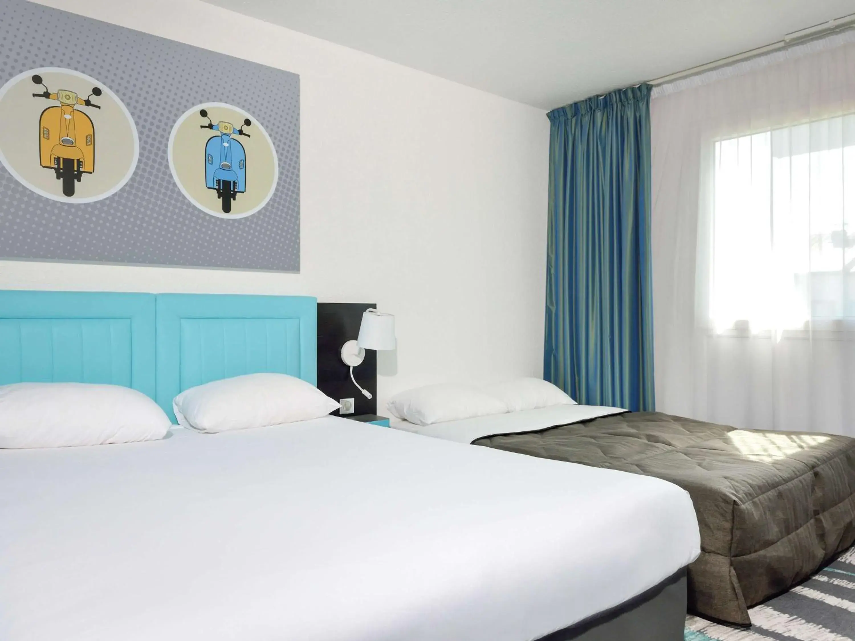 Photo of the whole room, Bed in ibis Styles Angoulême Nord - hôtel restaurant Photo of the whole room, Bed in ibis Styles Angoulême Nord - hôtel restaurant