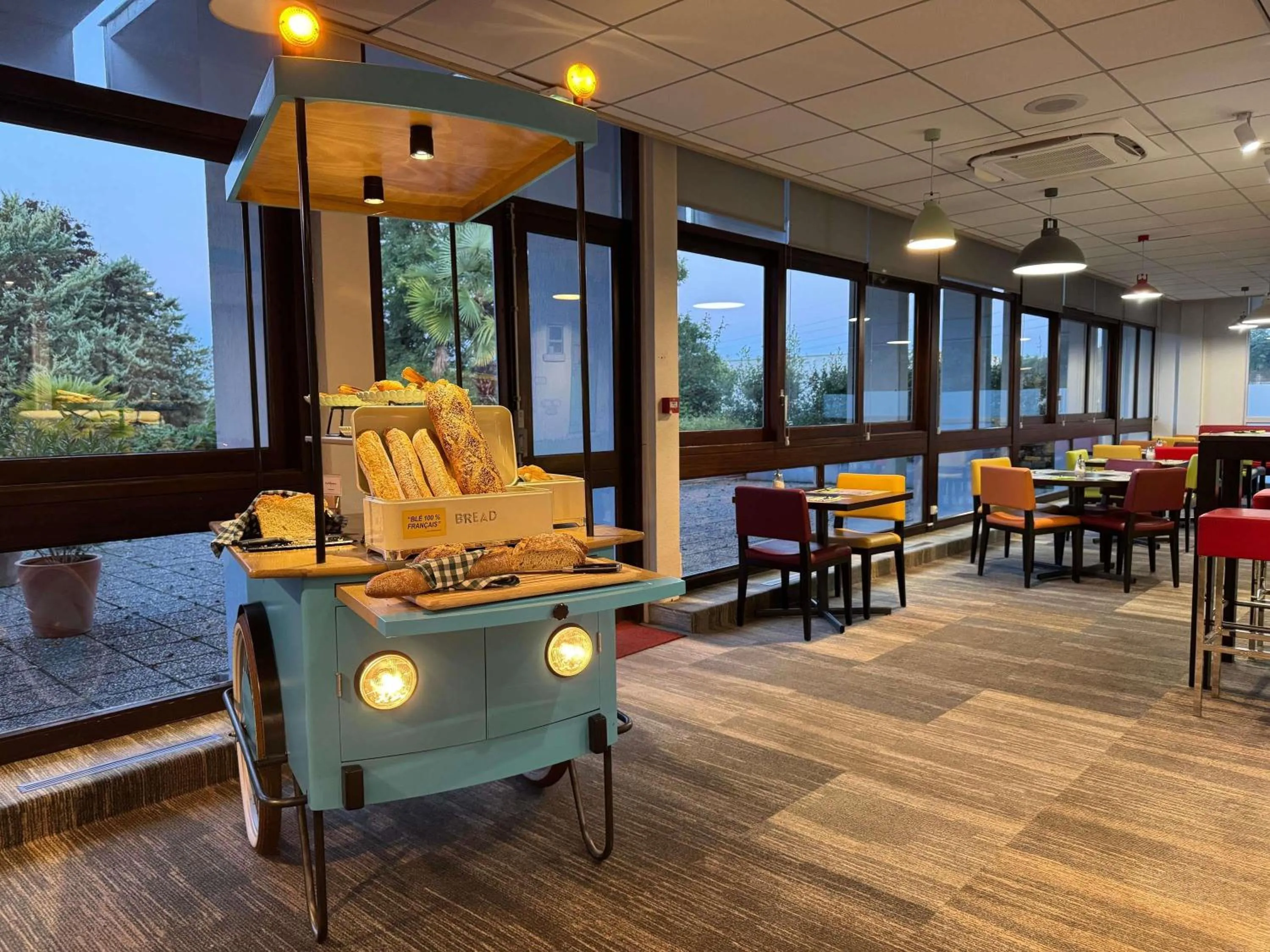 Property building in ibis Styles Angoulême Nord - hôtel restaurant