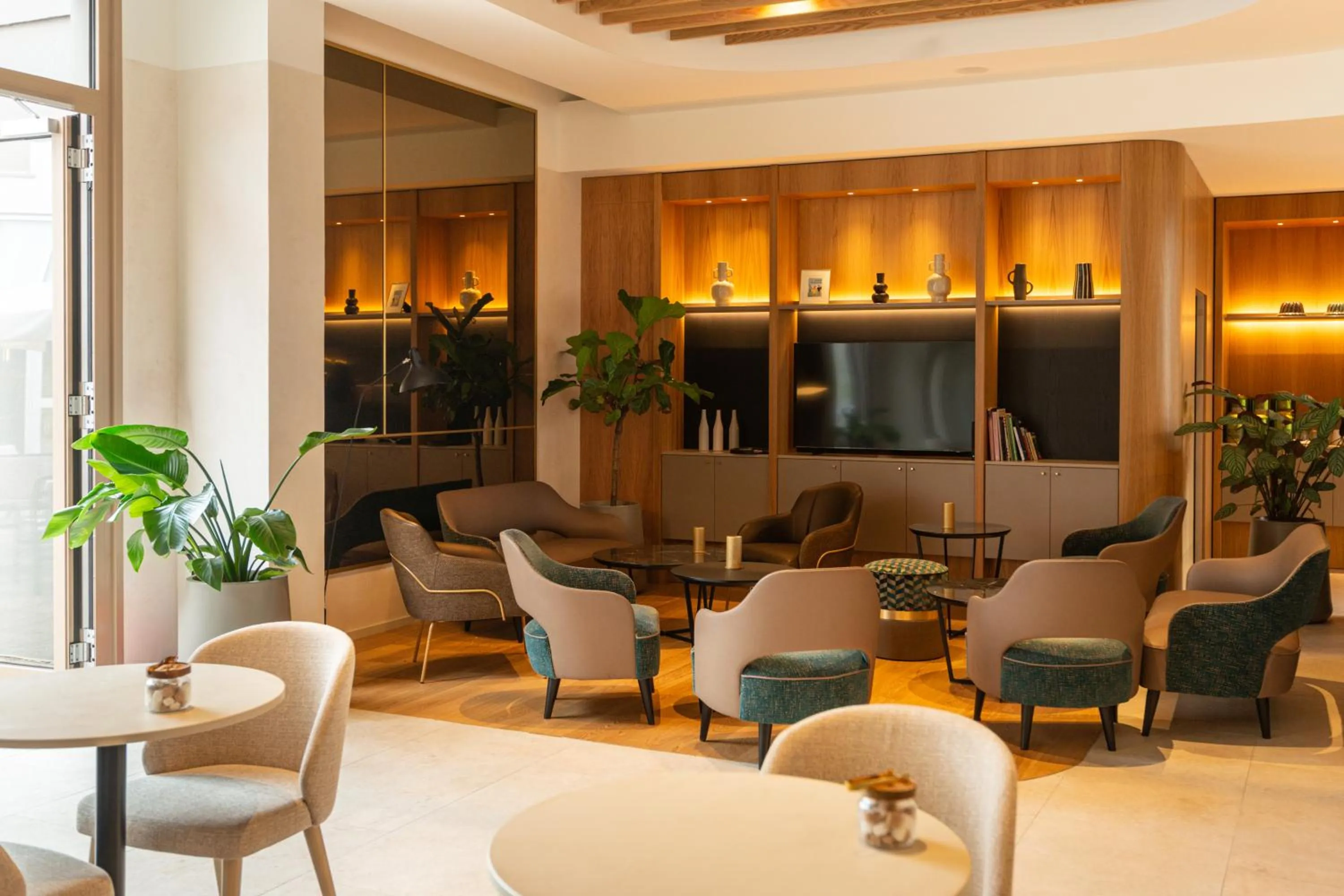 Lobby or reception in Mercure Colmar Centre Unterlinden