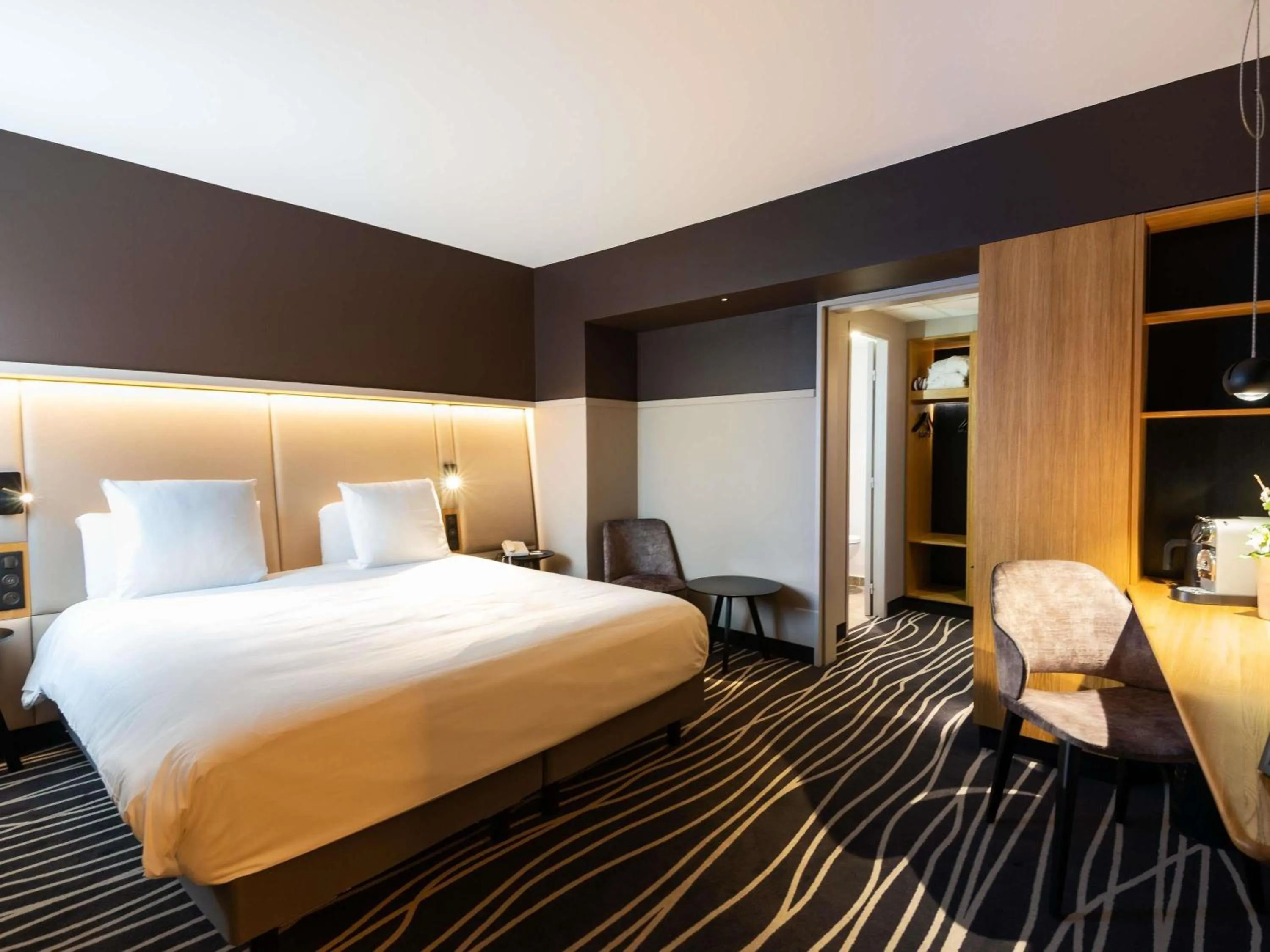 Property building, Bed in Mercure Colmar Centre Unterlinden