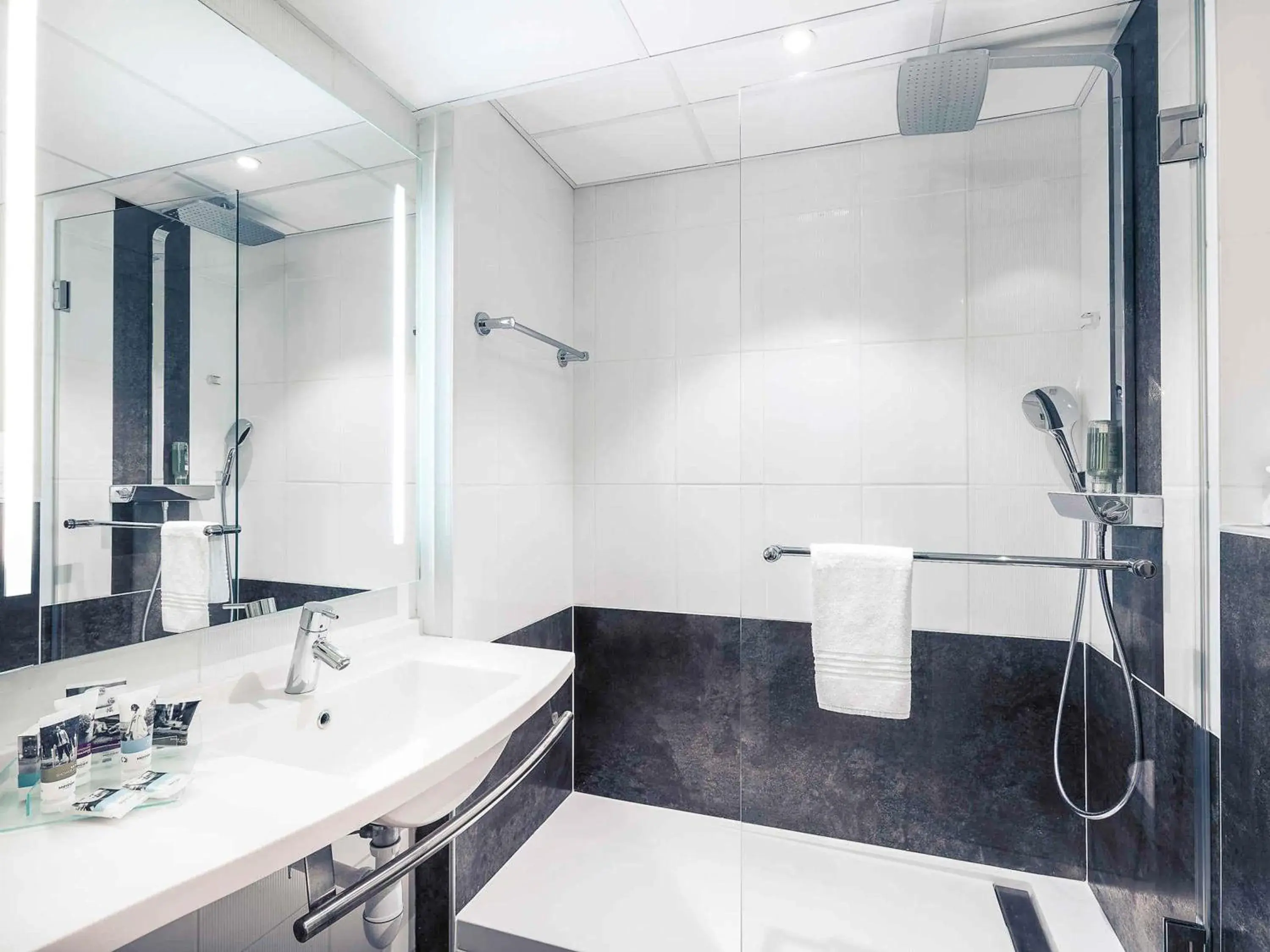 Bedroom in Mercure Colmar Centre Unterlinden Bedroom in Mercure Colmar Centre Unterlinden