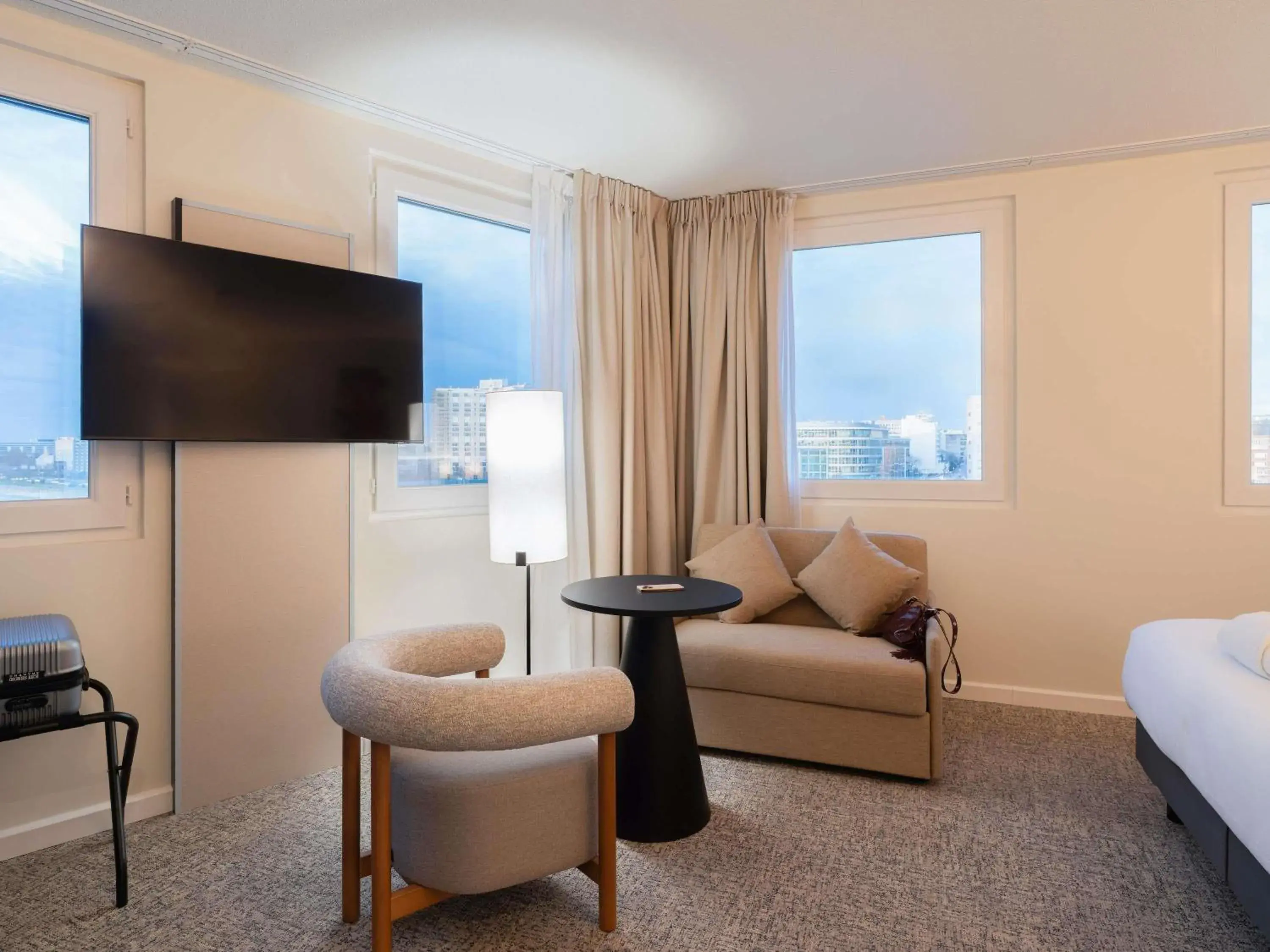 Superior Double Room with Sofa in Mercure Paris Ivry Quai De Seine Superior Double Room with Sofa in Mercure Paris Ivry Quai De Seine