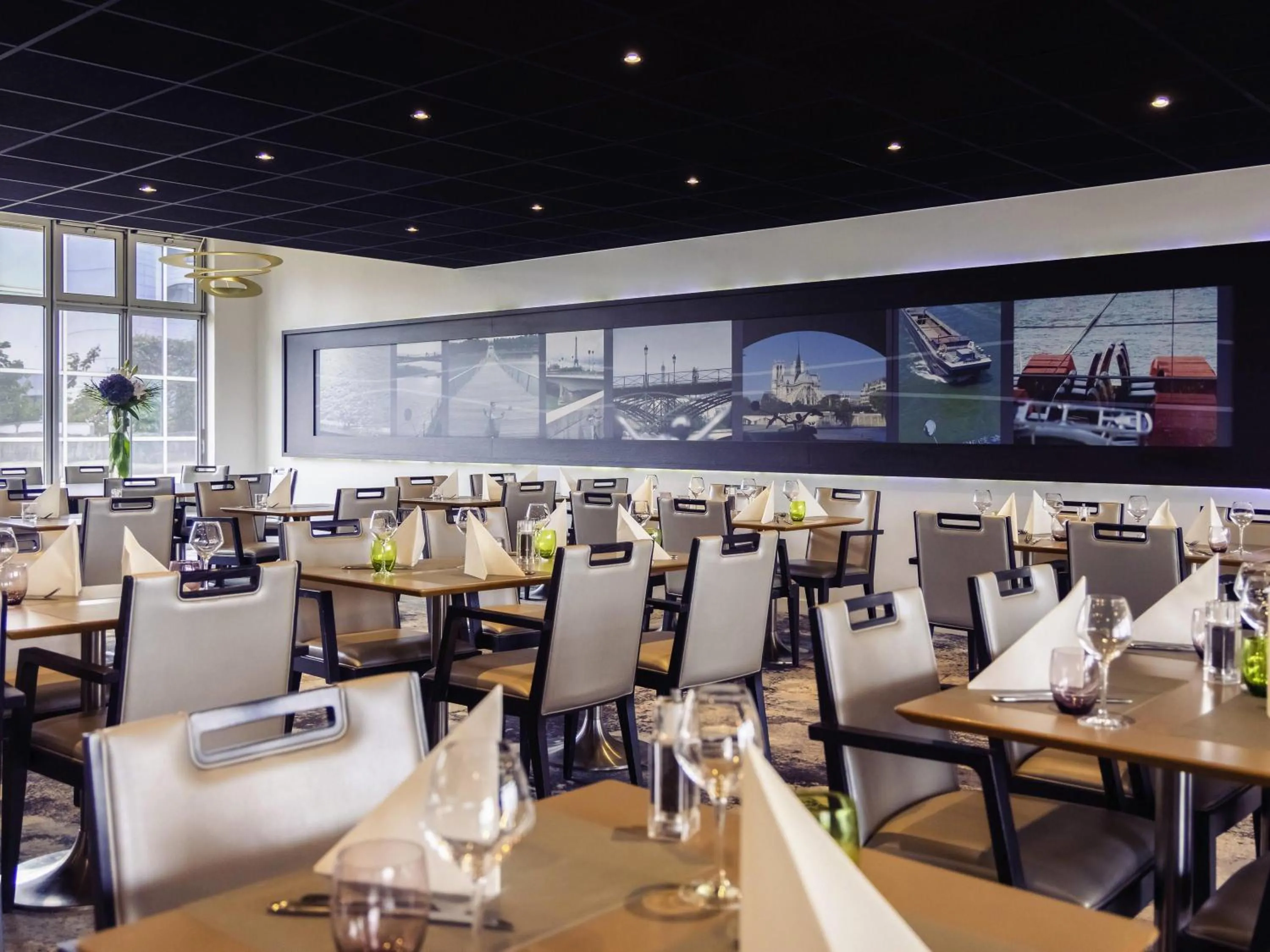 Restaurant/places to eat in Mercure Paris Ivry Quai De Seine