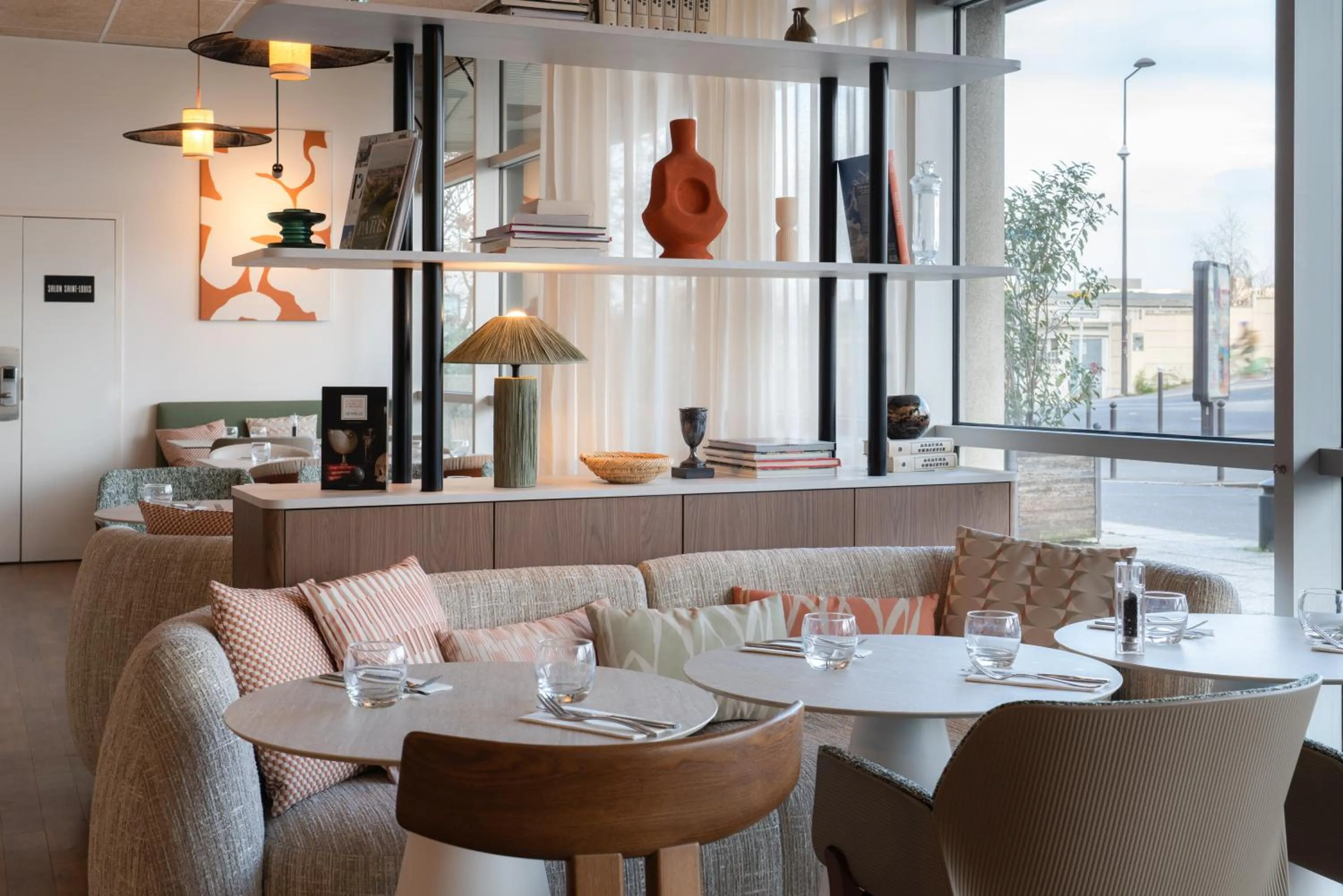 Restaurant/places to eat in Mercure Paris Ivry Quai De Seine