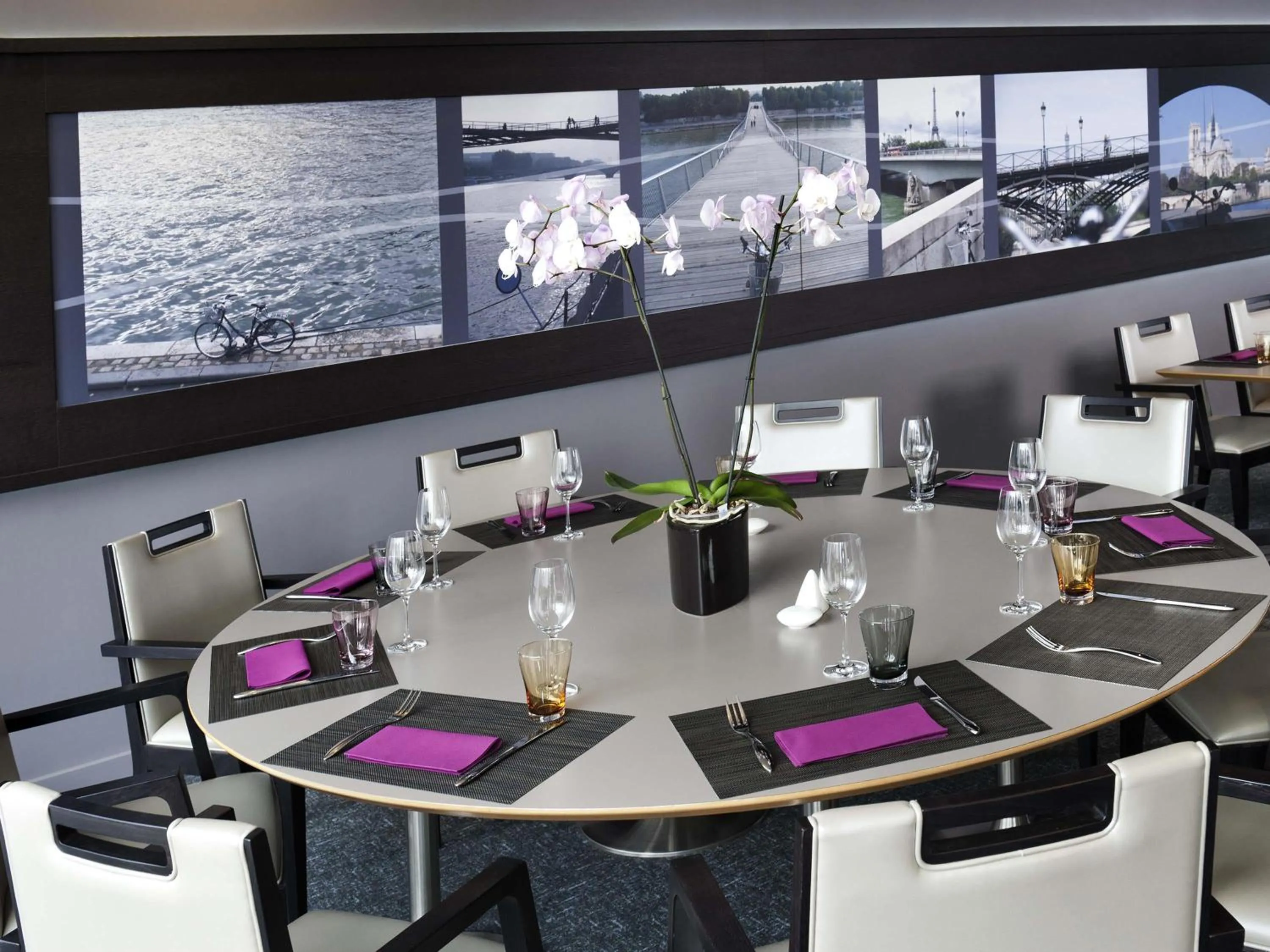 Restaurant/places to eat in Mercure Paris Ivry Quai De Seine