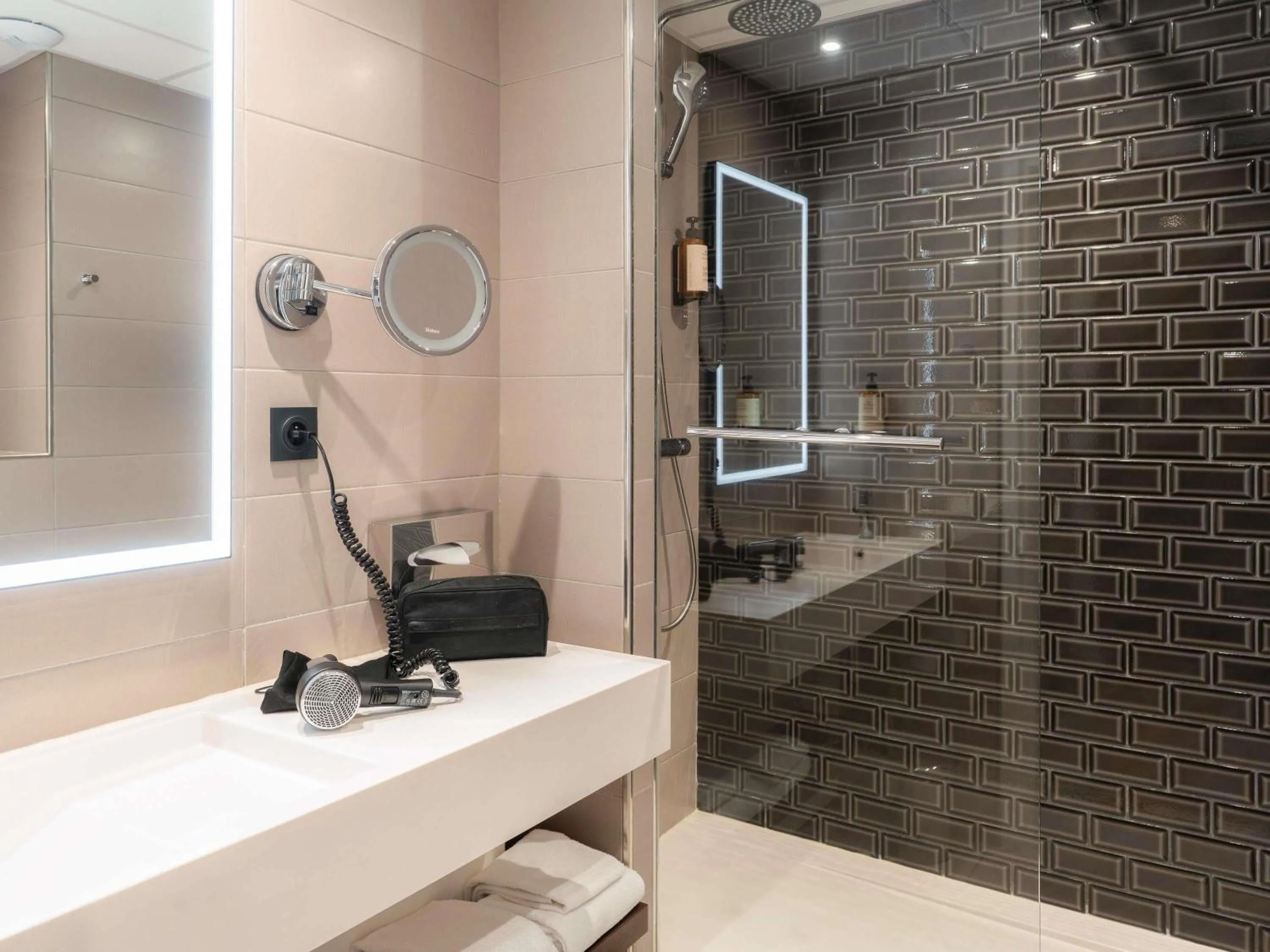 Shower in Mercure Paris Ivry Quai De Seine