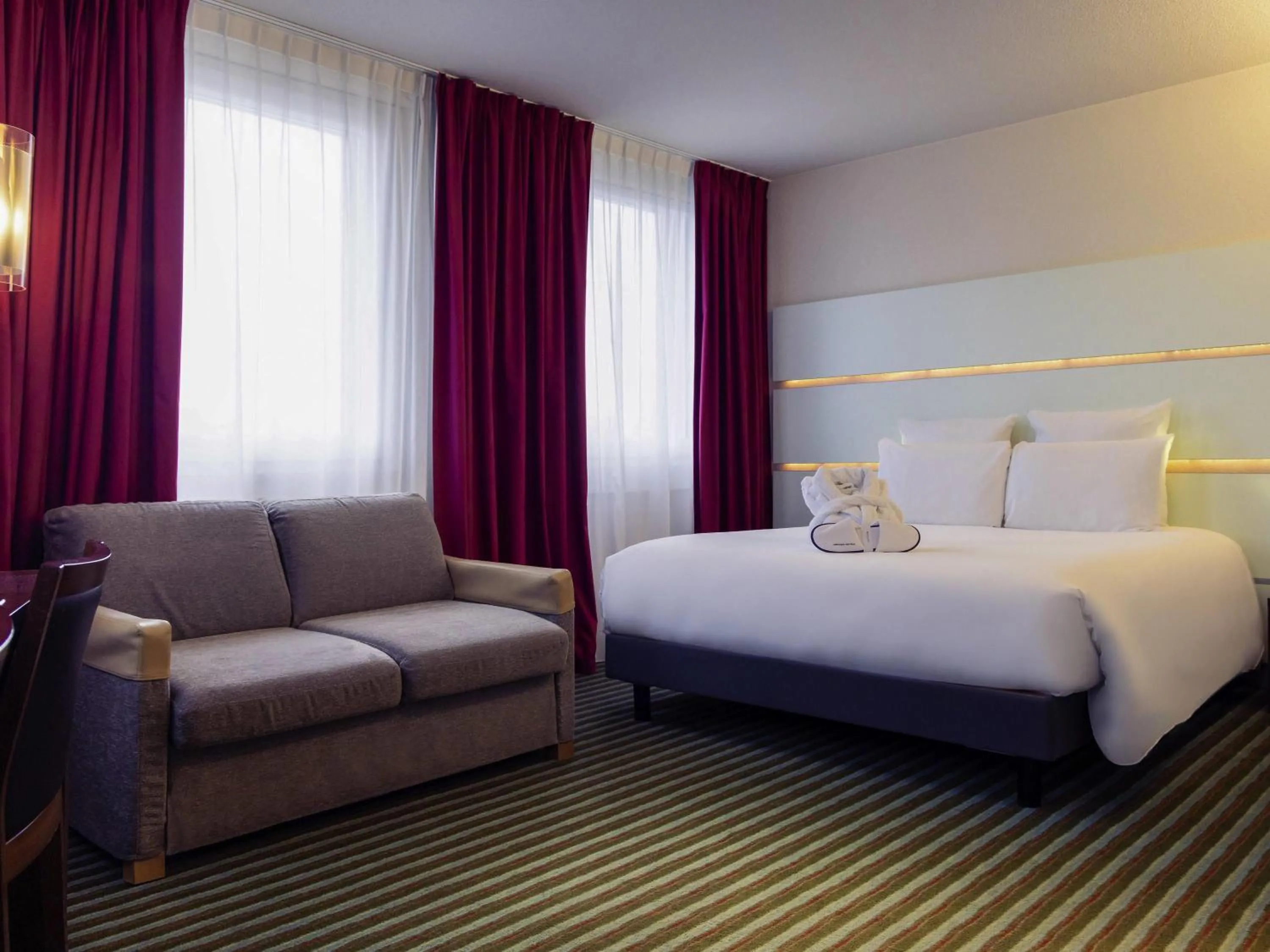 Bedroom, Bed in Mercure Paris Ivry Quai De Seine