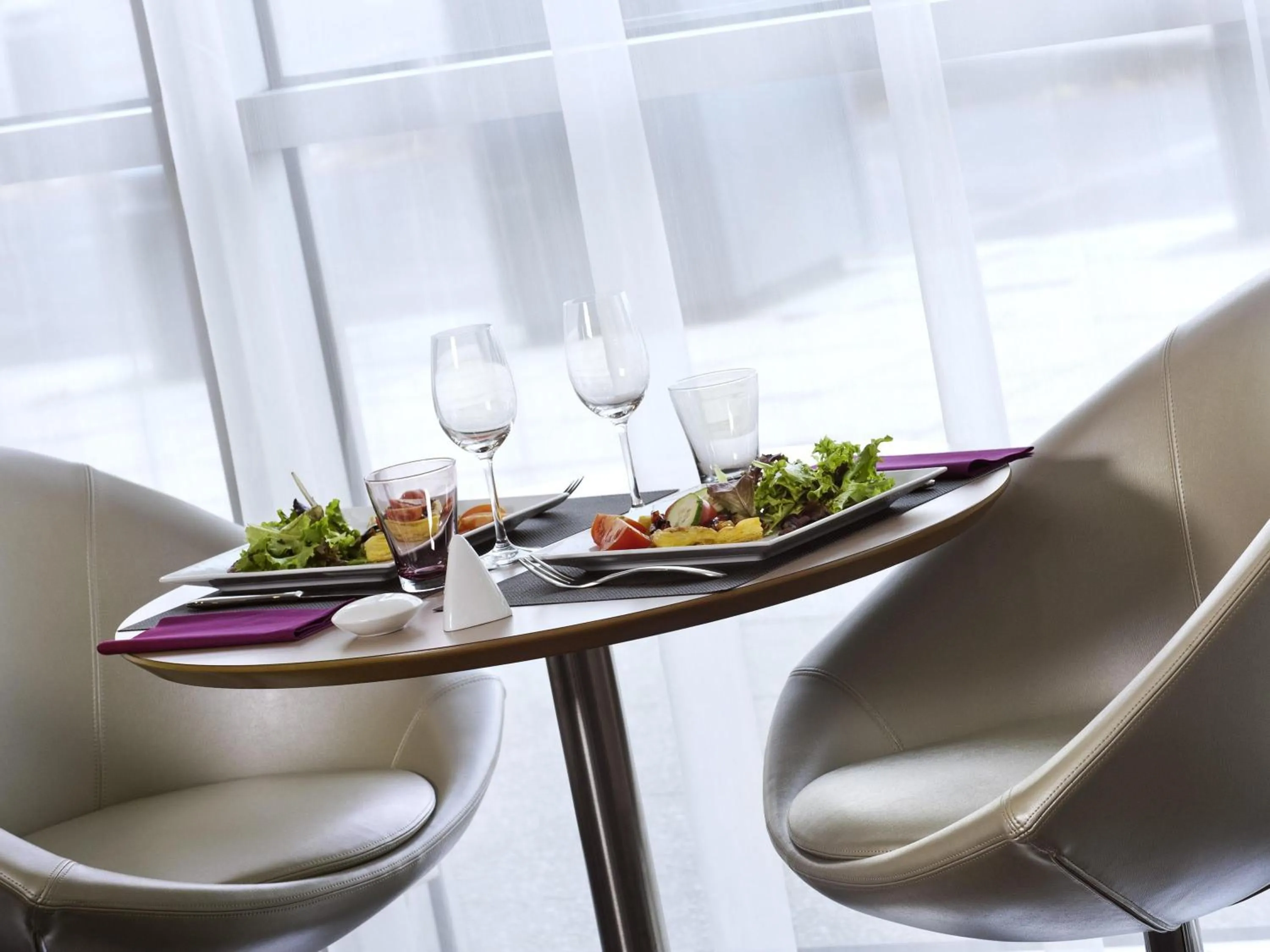 Lounge or bar in Mercure Paris Ivry Quai De Seine