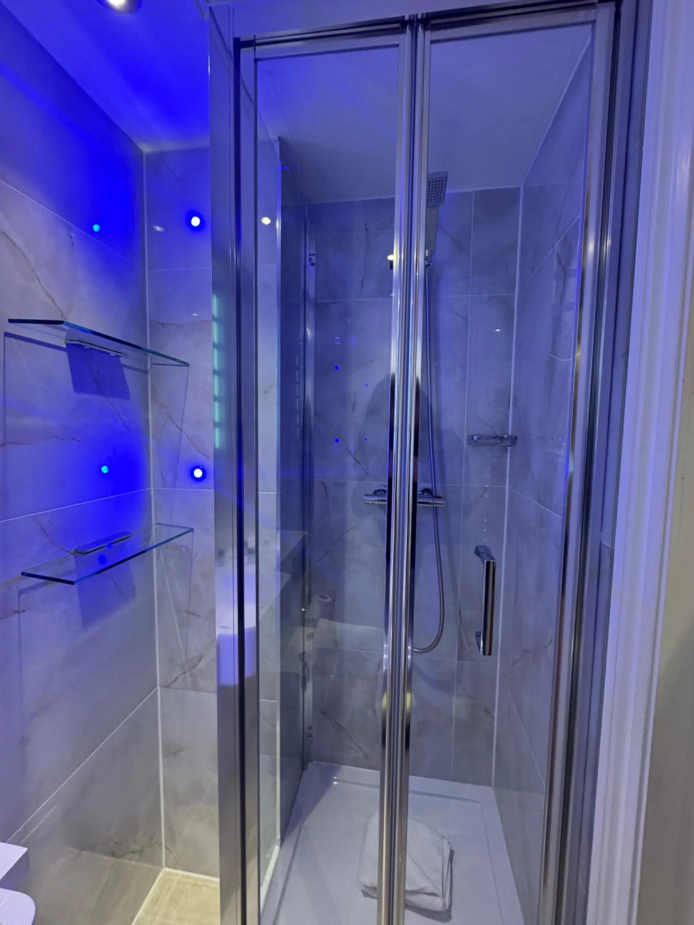 Shower in The Shoreditch Inn