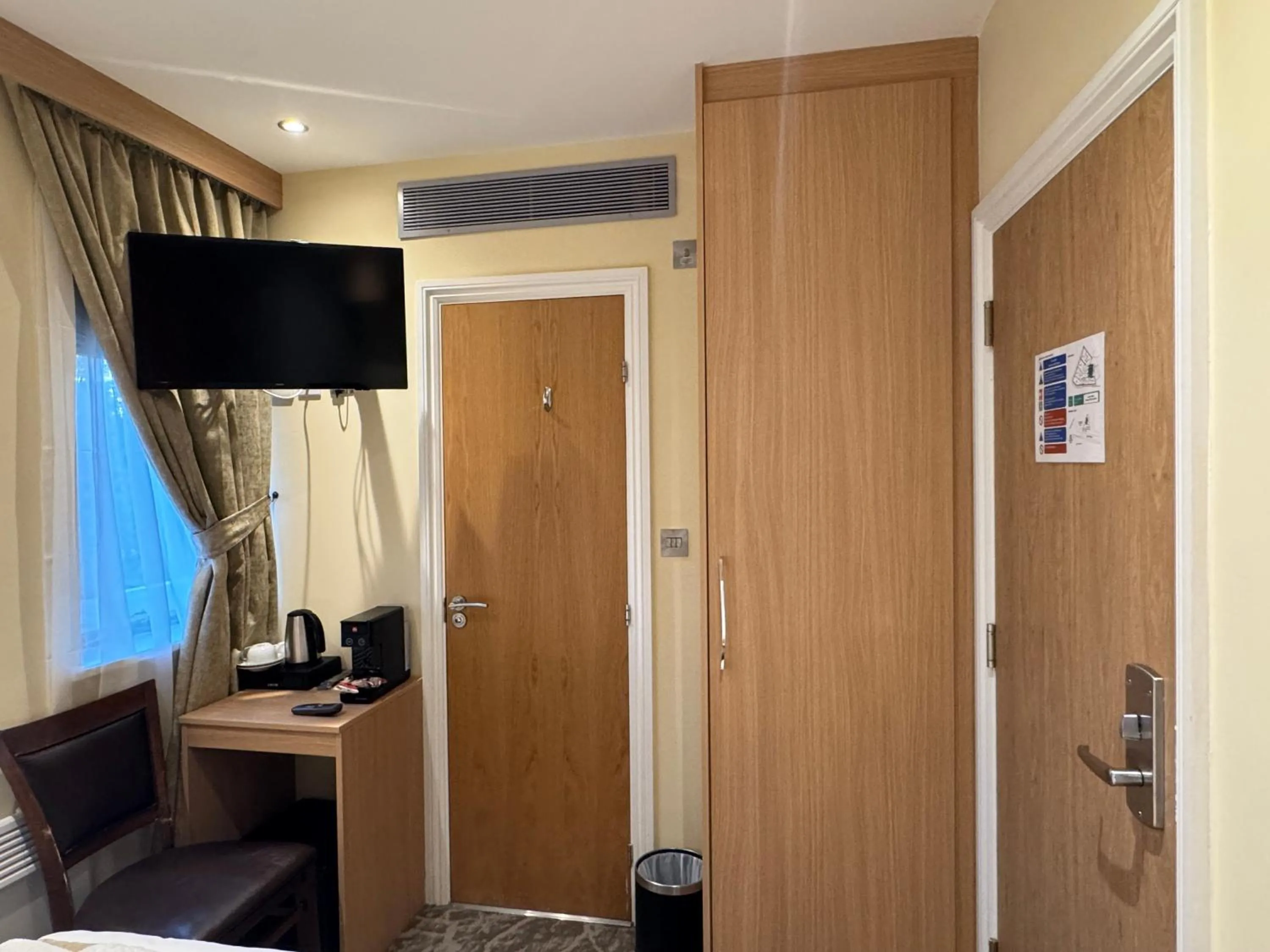 hair dresser in The Shoreditch Inn