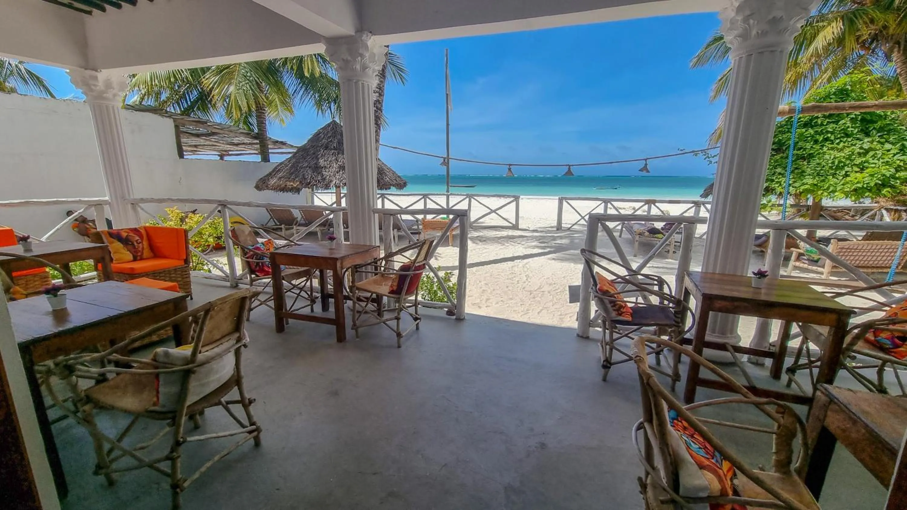 Restaurant/places to eat in The African Paradise Beach Hotel