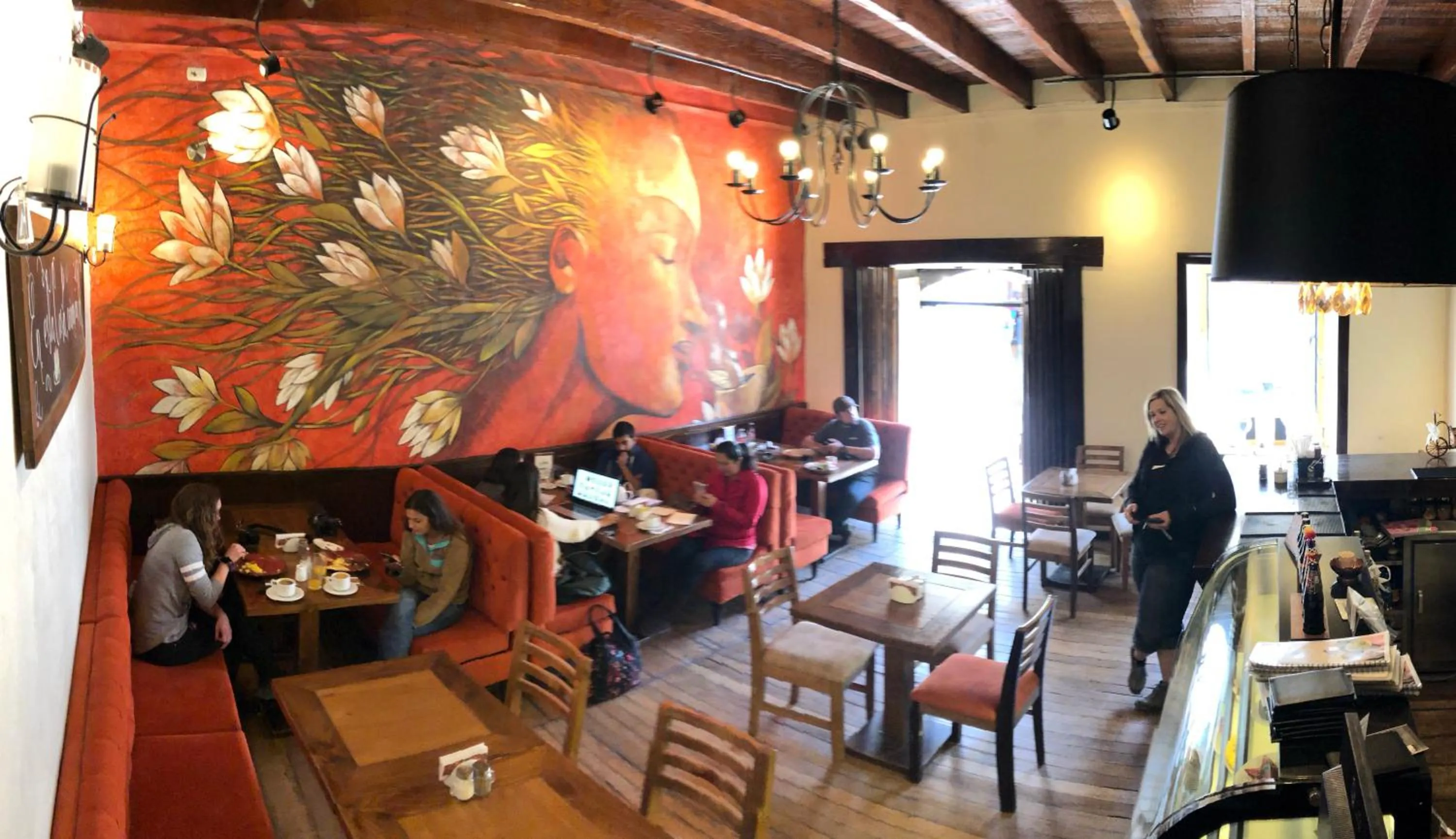 Restaurant/places to eat in Casa Biru Hotel Boutique