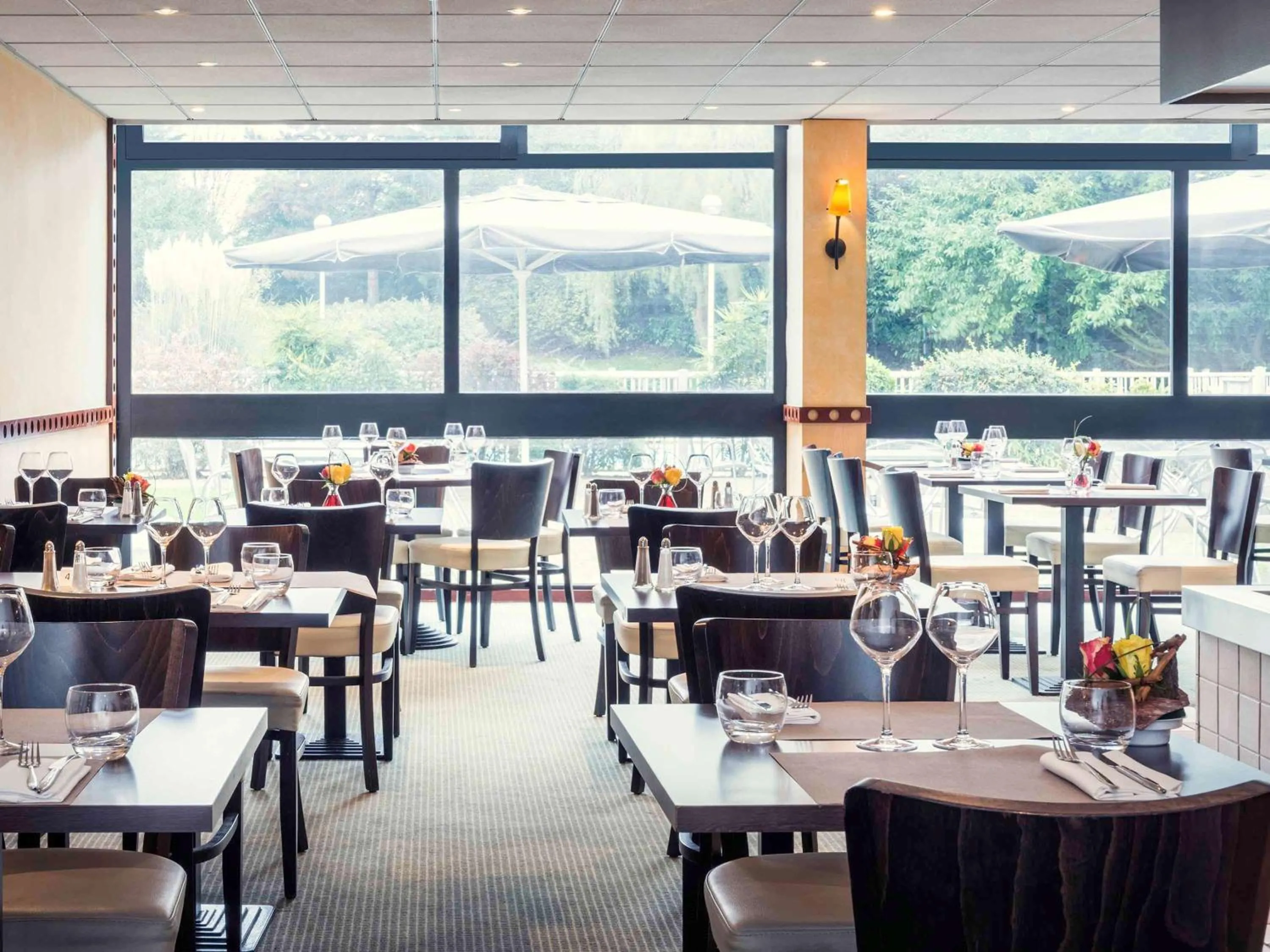 Restaurant/places to eat in Mercure Paris Le Bourget Aeroport