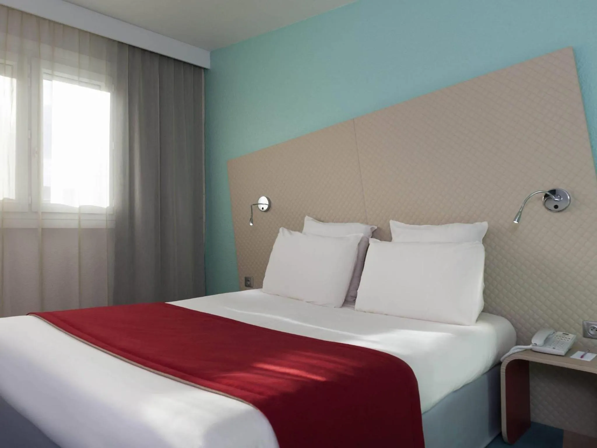 Bedroom, Bed in Mercure Paris Le Bourget Aeroport