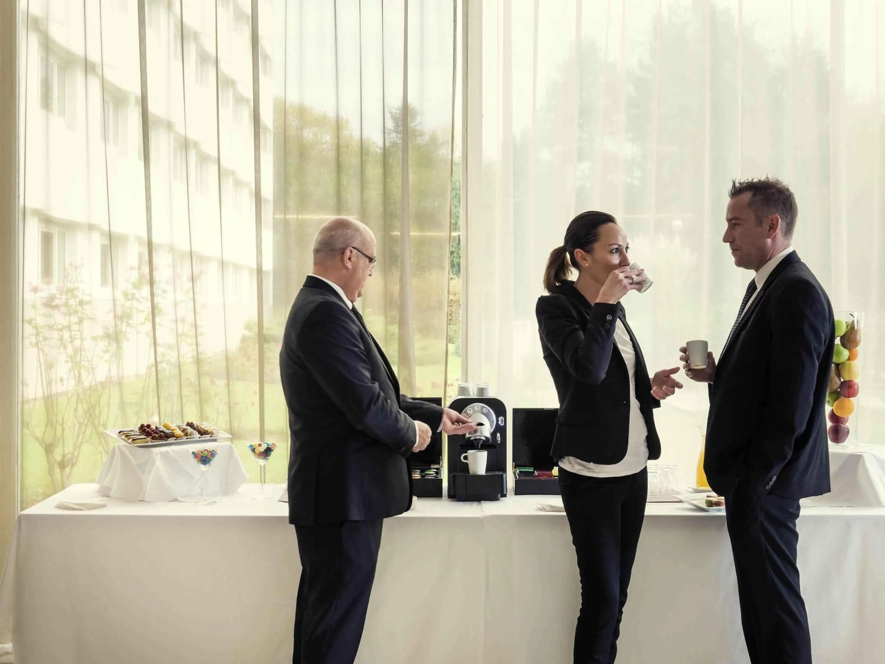 Restaurant/places to eat in Mercure Paris Le Bourget Aeroport