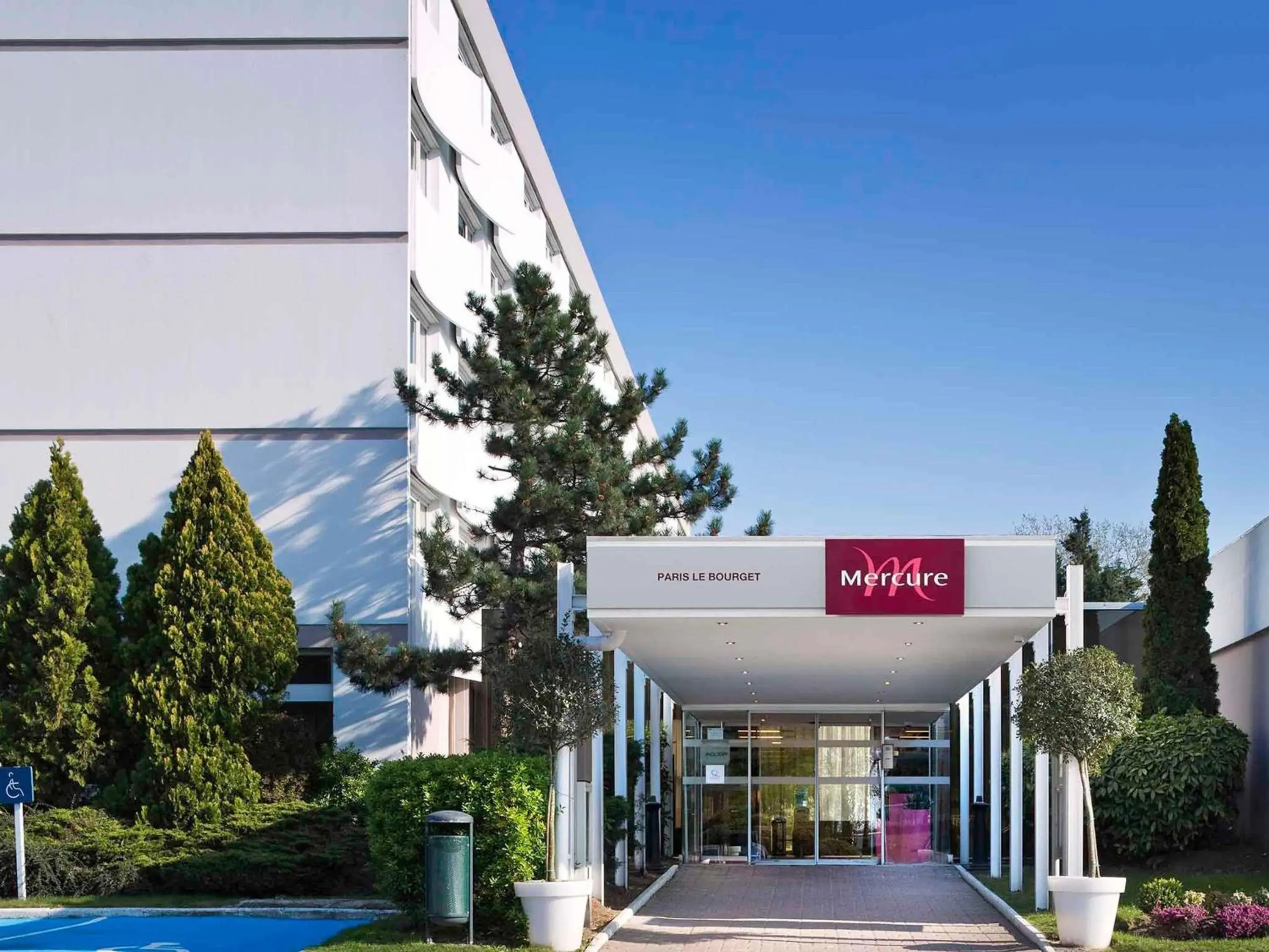 Property building in Mercure Paris Le Bourget Aeroport Property building in Mercure Paris Le Bourget Aeroport