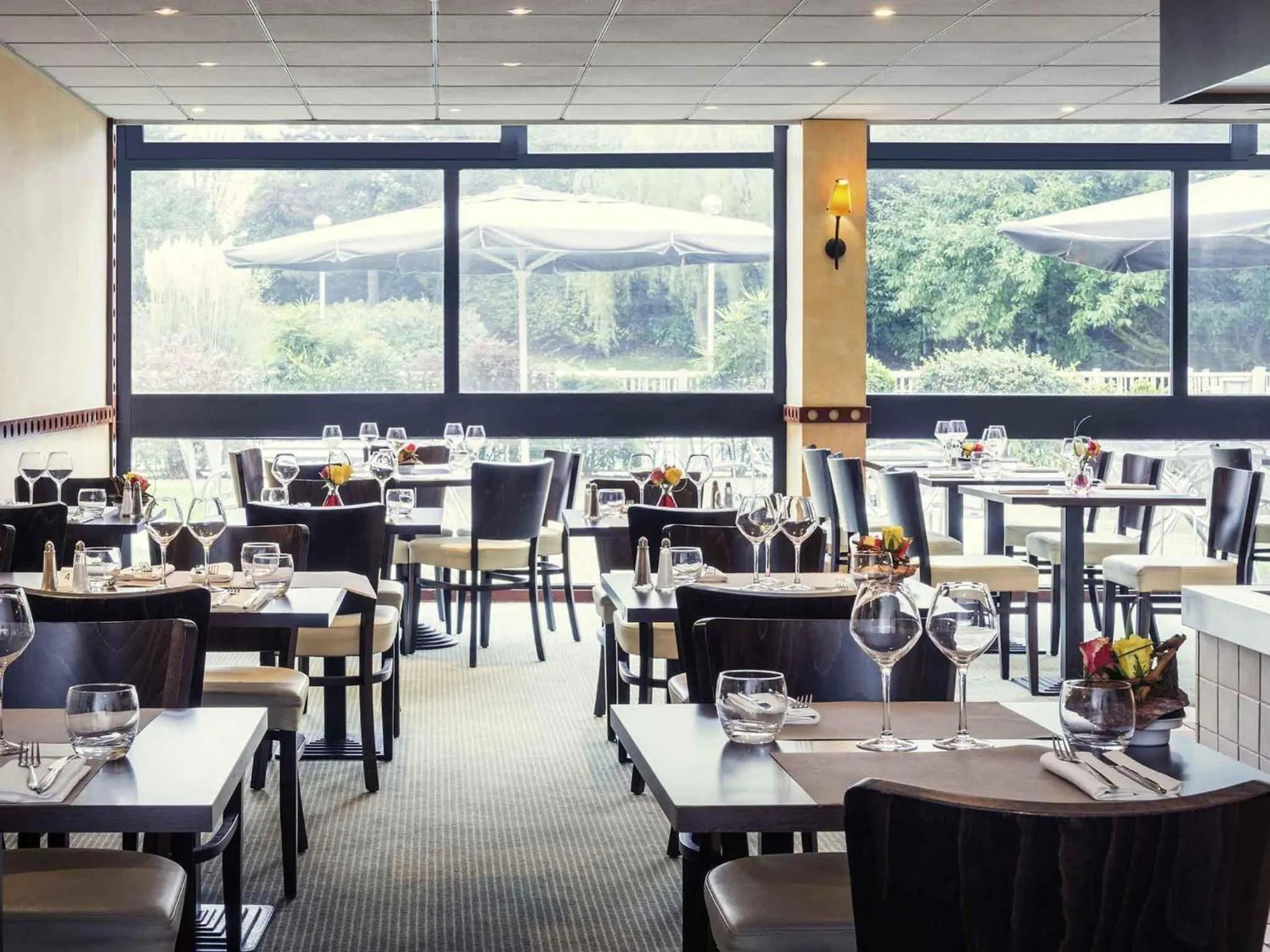 Restaurant/places to eat in Mercure Paris Le Bourget Aeroport