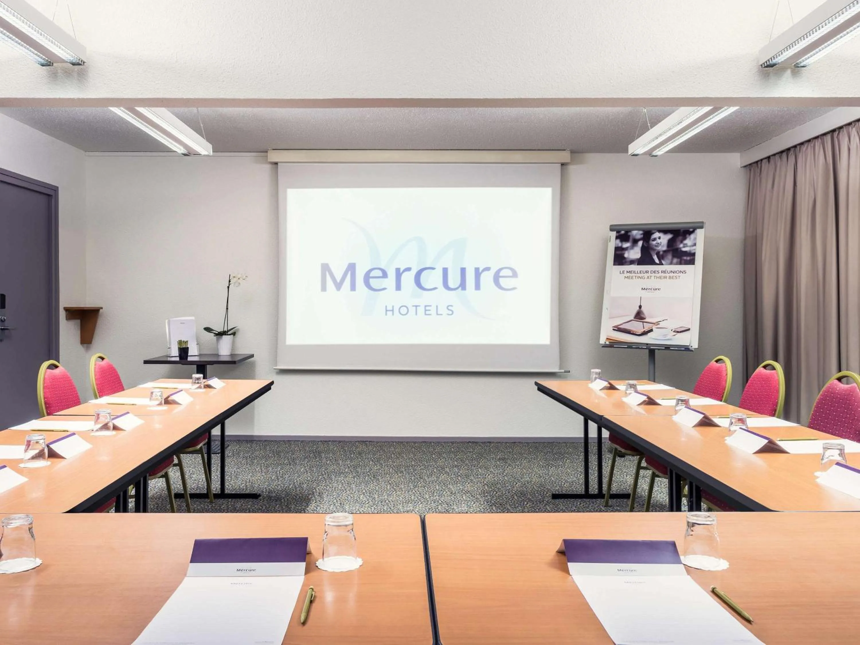 Property building in Mercure Paris Le Bourget Aeroport