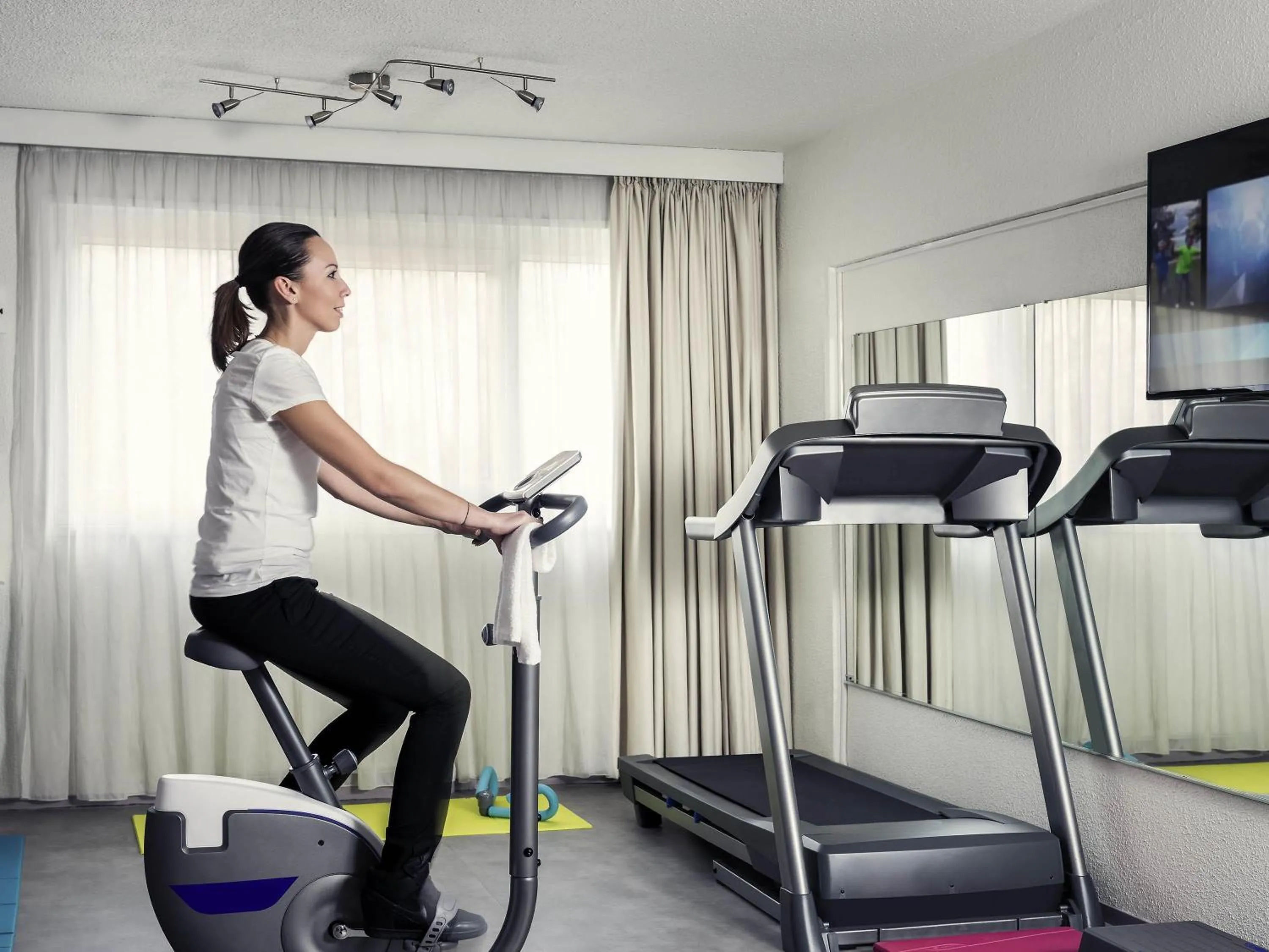 Fitness centre/facilities in Mercure Paris Le Bourget Aeroport