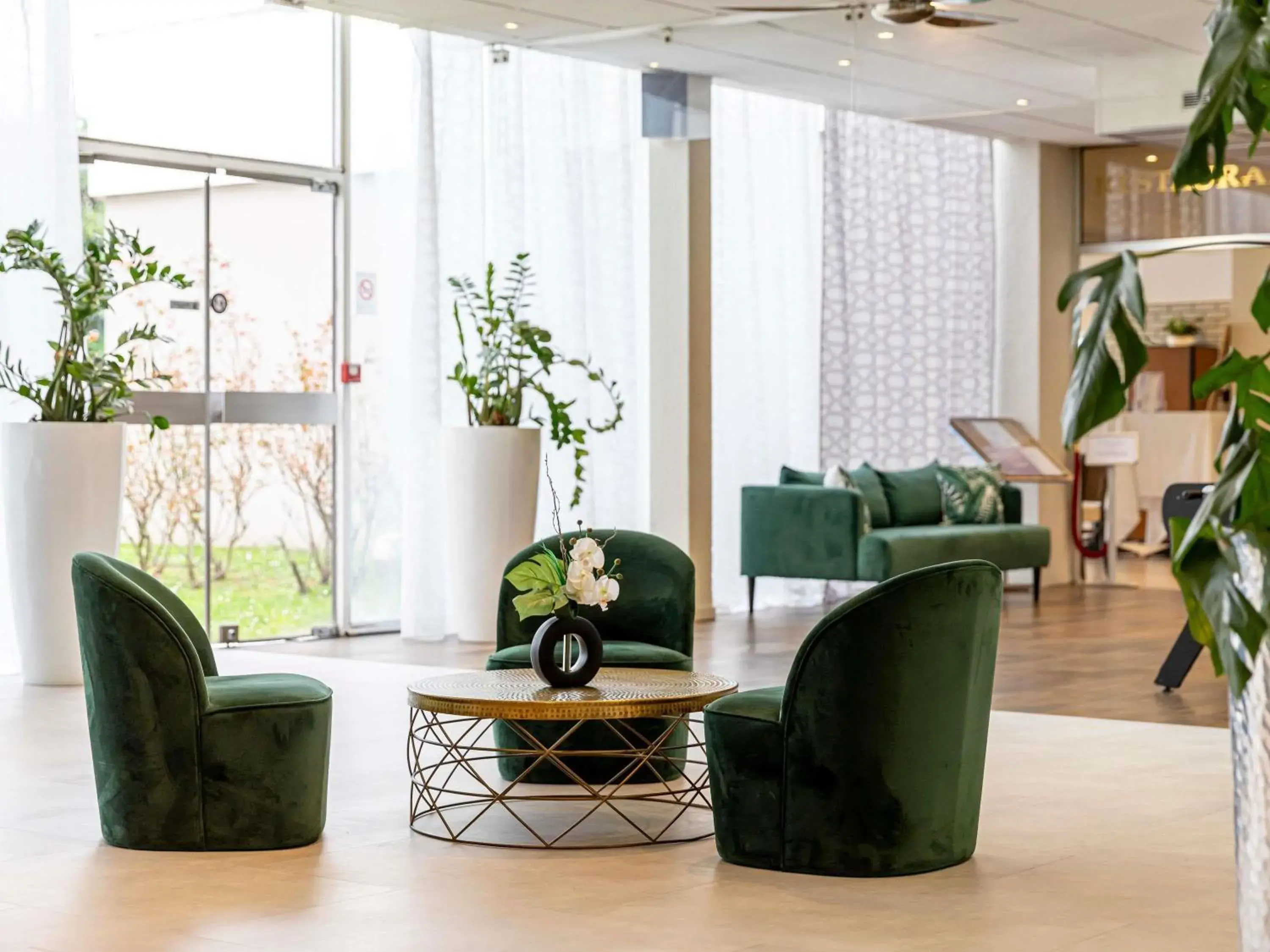 Property building in Mercure Paris Le Bourget Aeroport Property building in Mercure Paris Le Bourget Aeroport