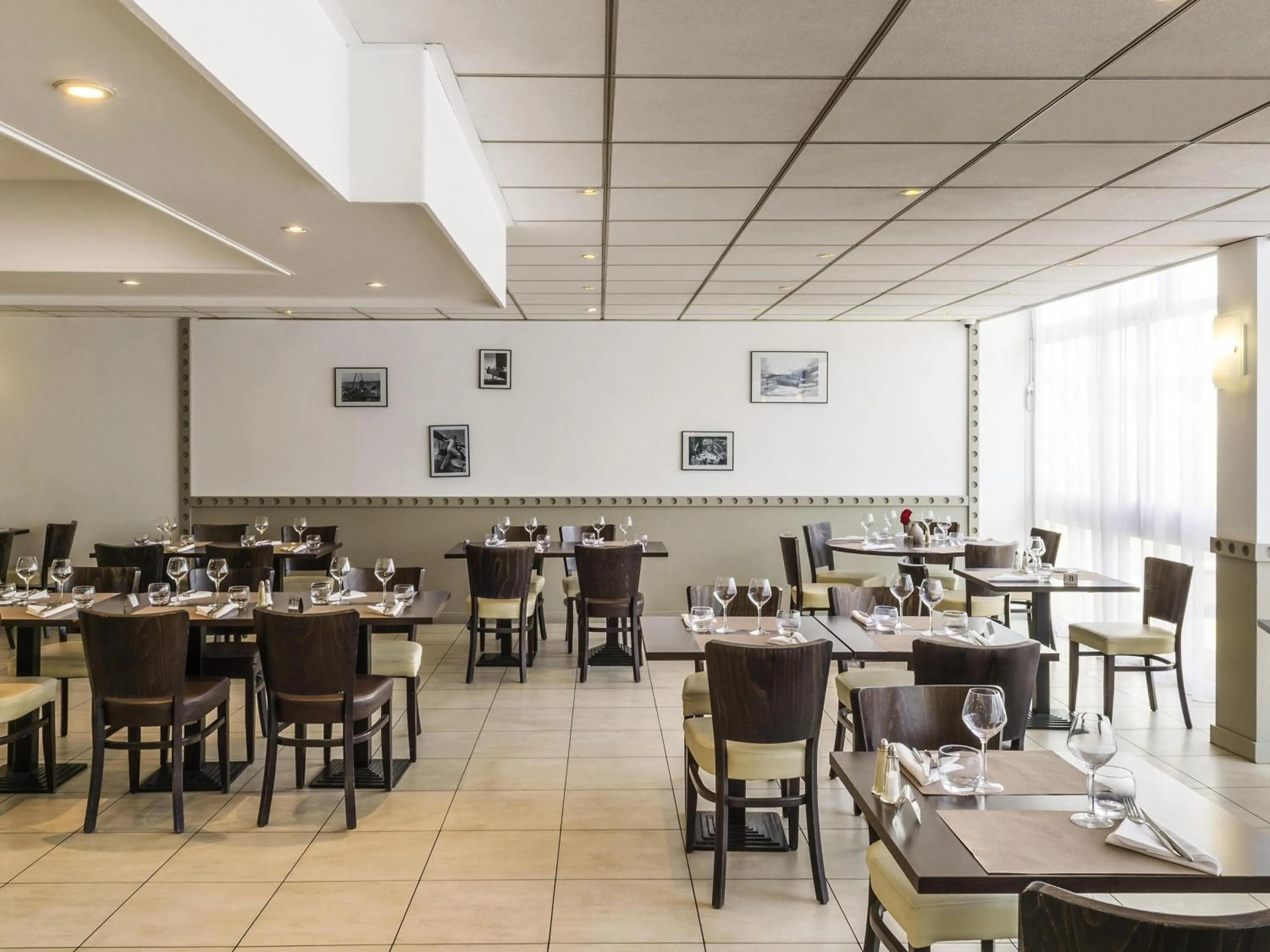 Restaurant/places to eat in Mercure Paris Le Bourget Aeroport