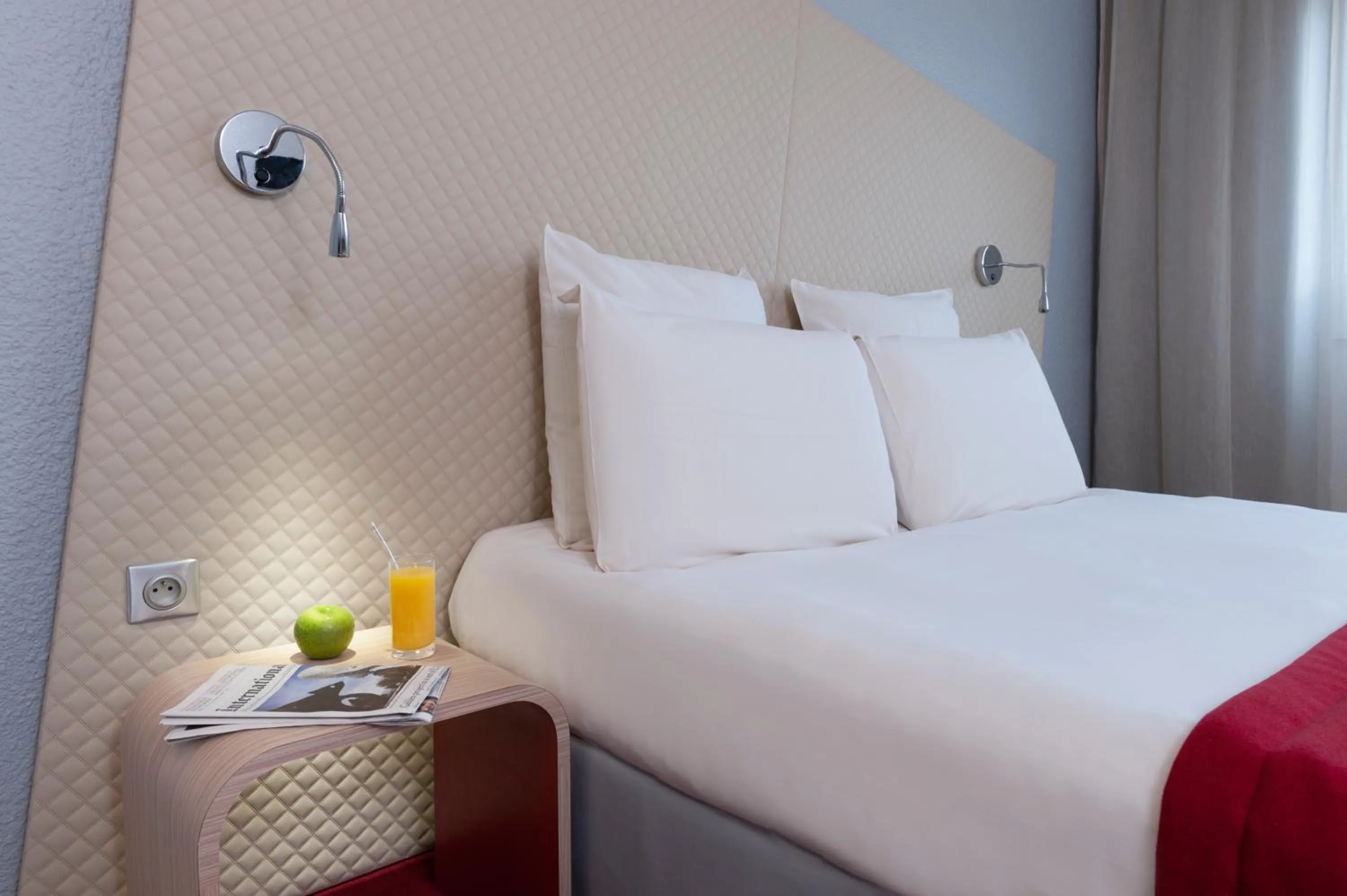 Bed in Mercure Paris Le Bourget Aeroport