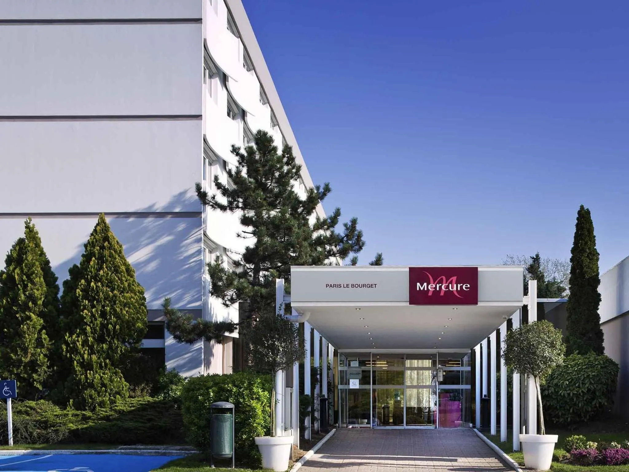 Property building in Mercure Paris Le Bourget Aeroport