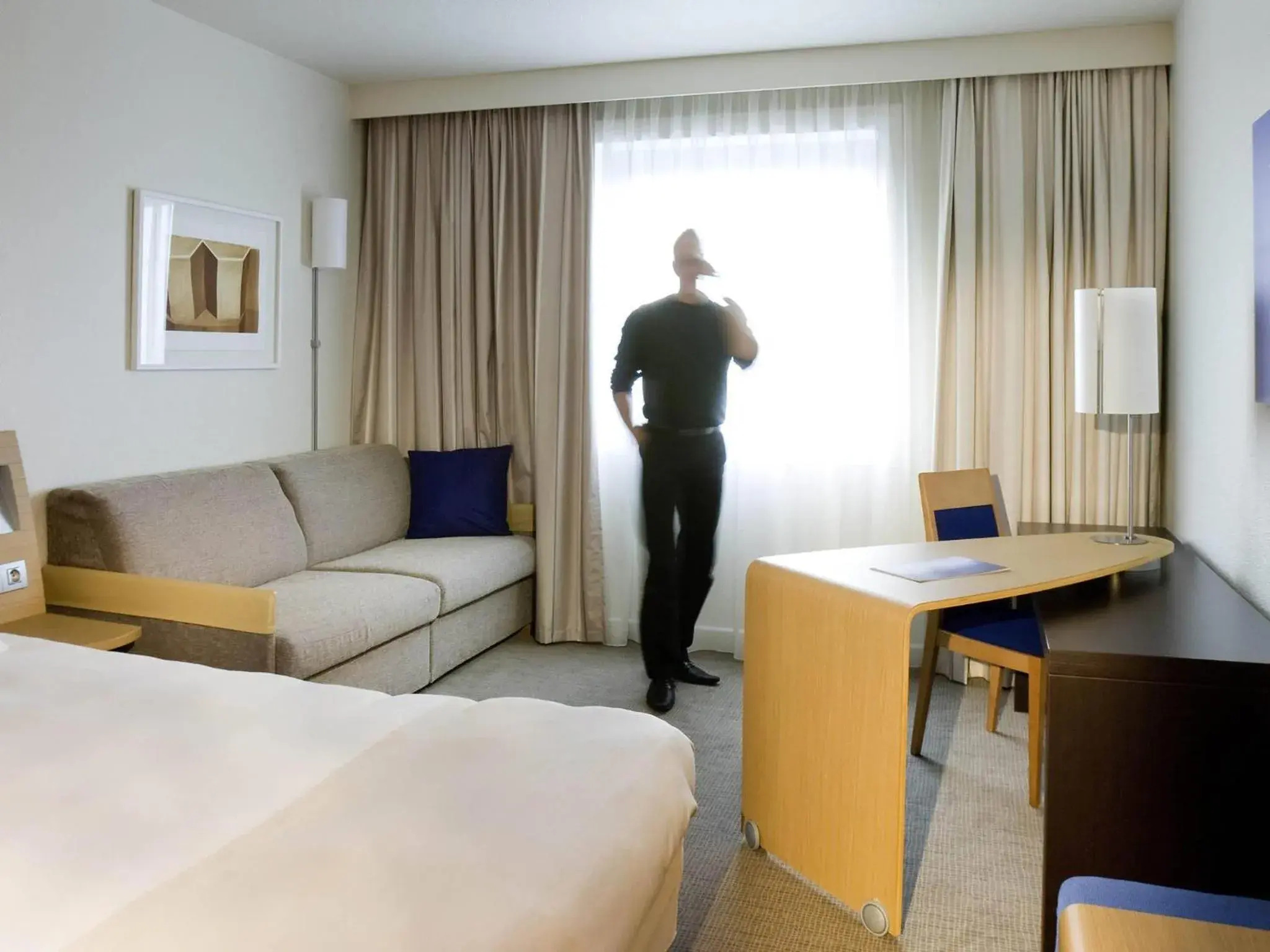 Bedroom, Bed in Mercure Paris Le Bourget Aeroport Bedroom, Bed in Mercure Paris Le Bourget Aeroport