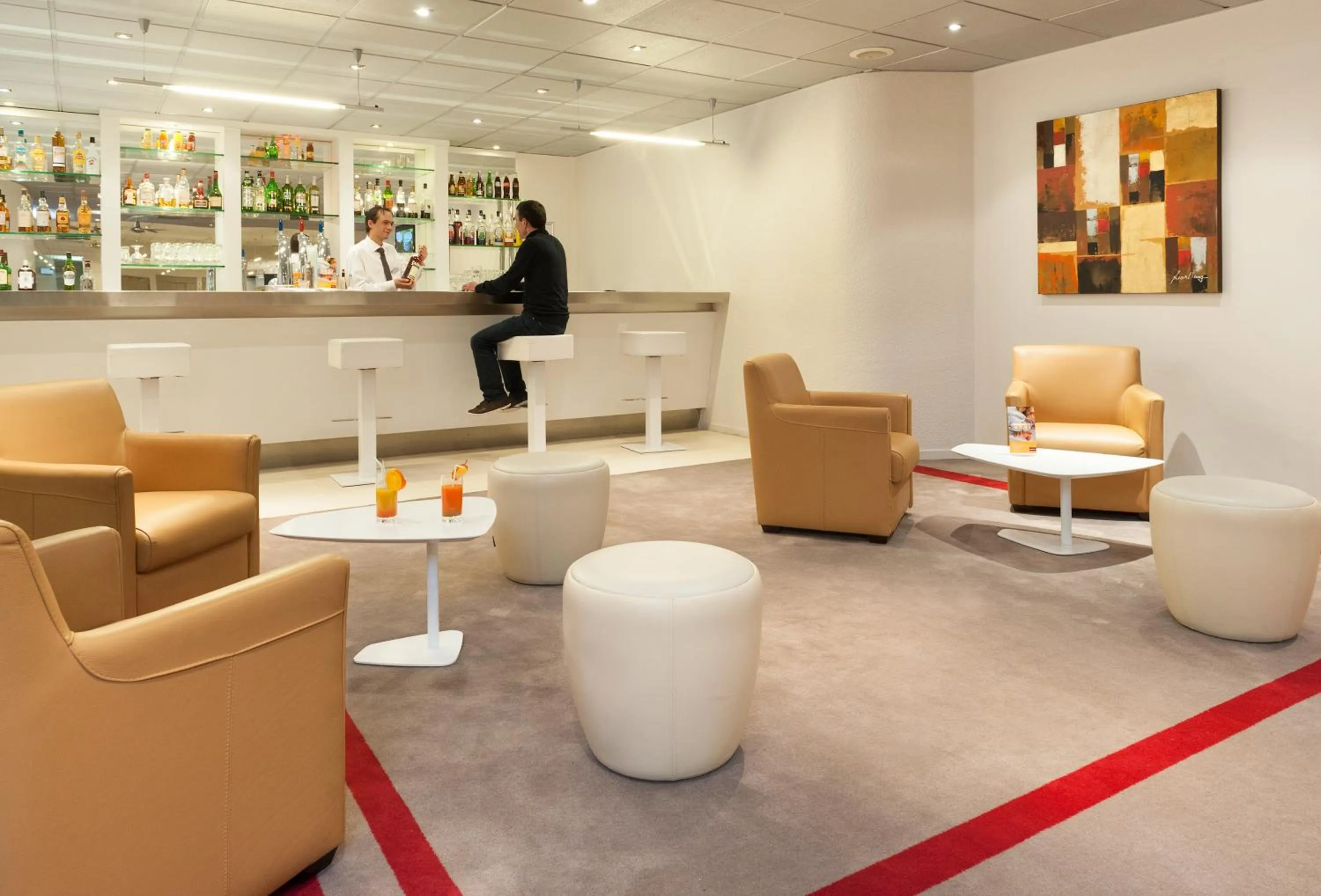 Lounge or bar in Mercure Paris Le Bourget Aeroport