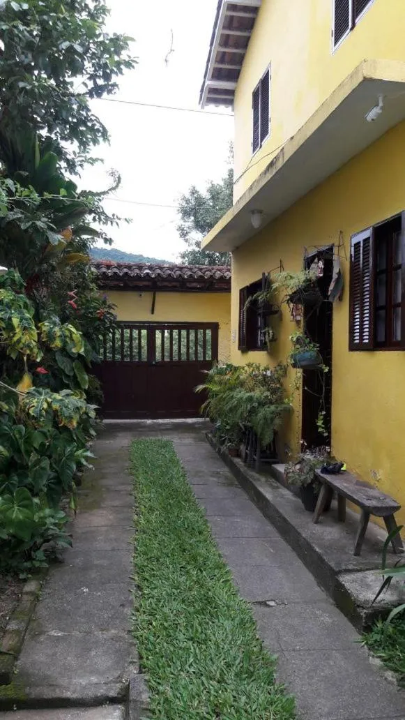 Large Double or Twin Room in Hospedagem domiciliar Casa Amarela Paraty