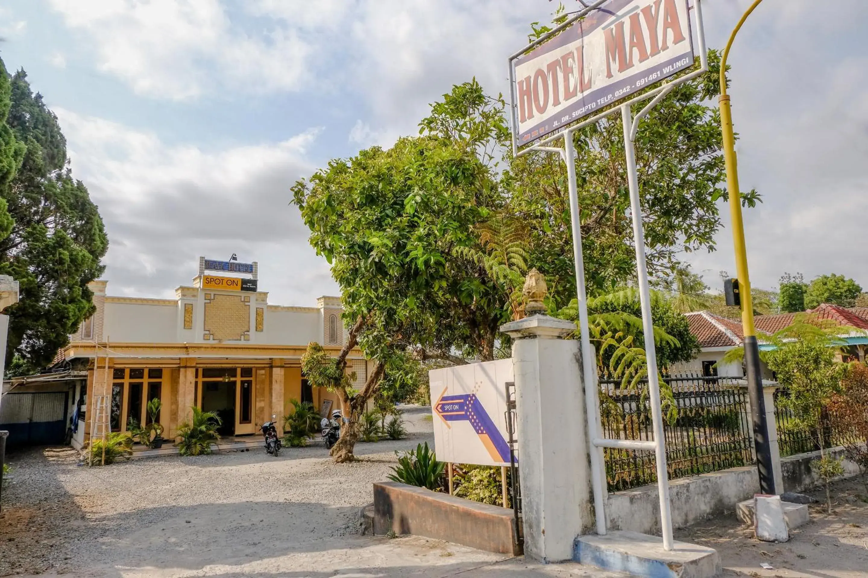 Facade/entrance in Hotel O Maya Facade/entrance in Hotel O Maya