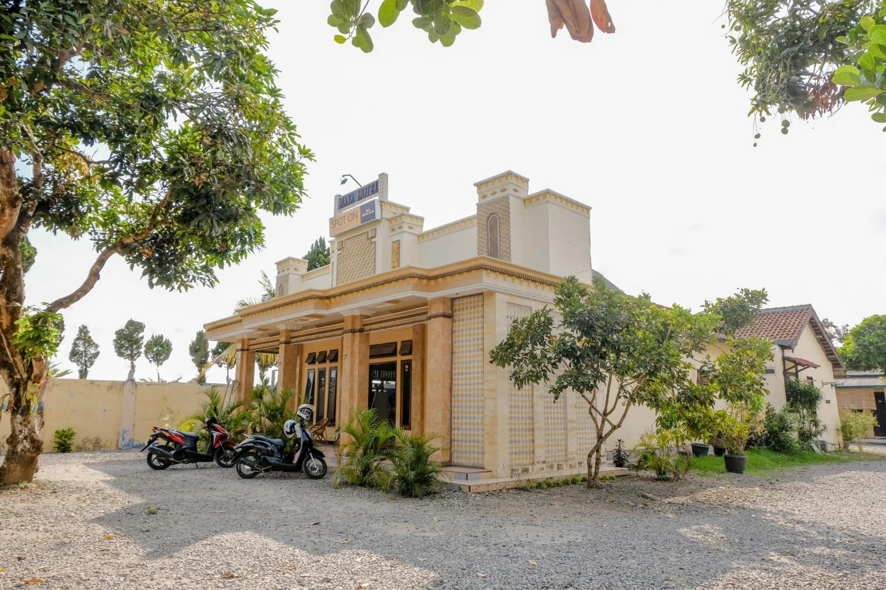 Facade/entrance in Hotel O Maya