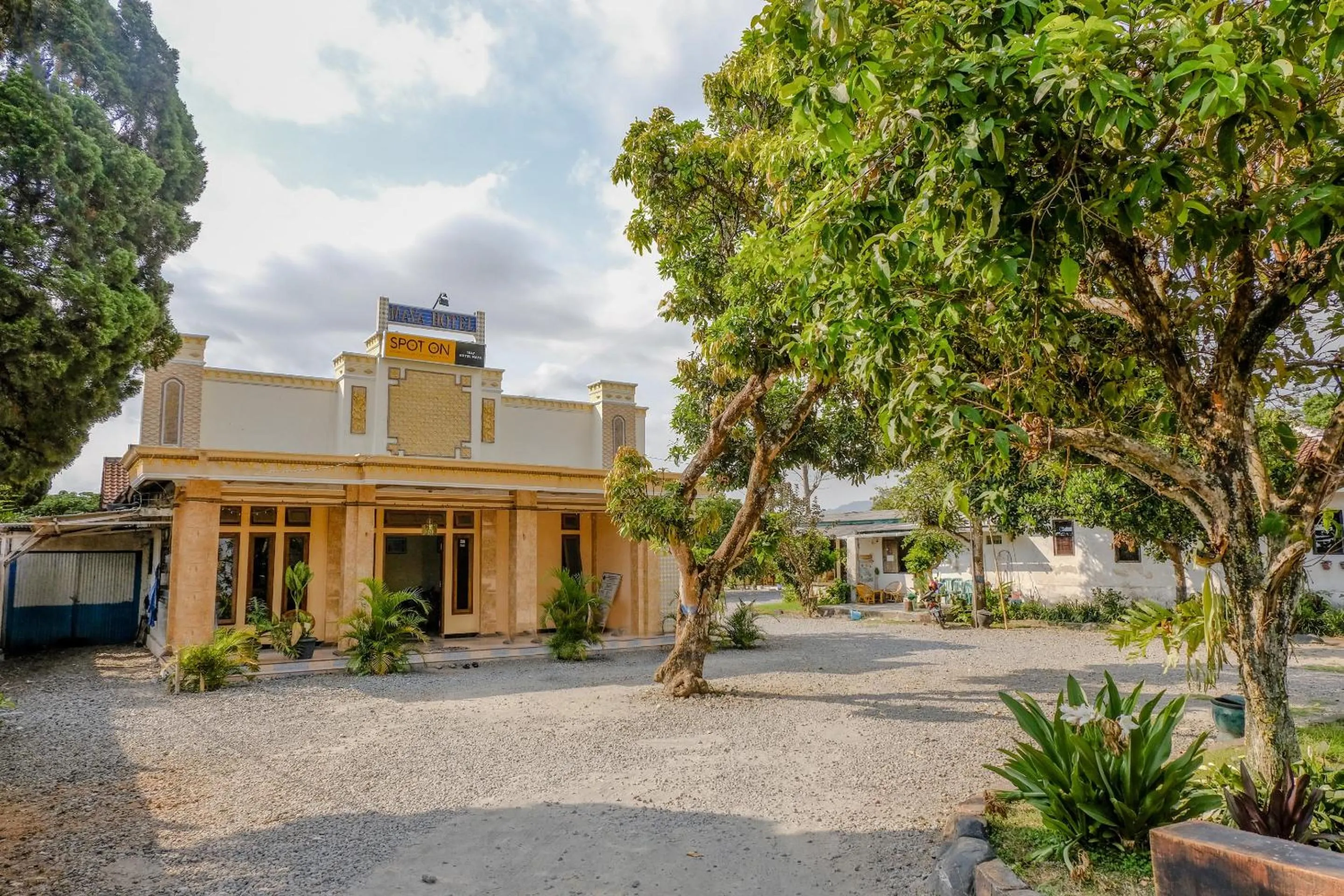 Facade/entrance in Hotel O Maya